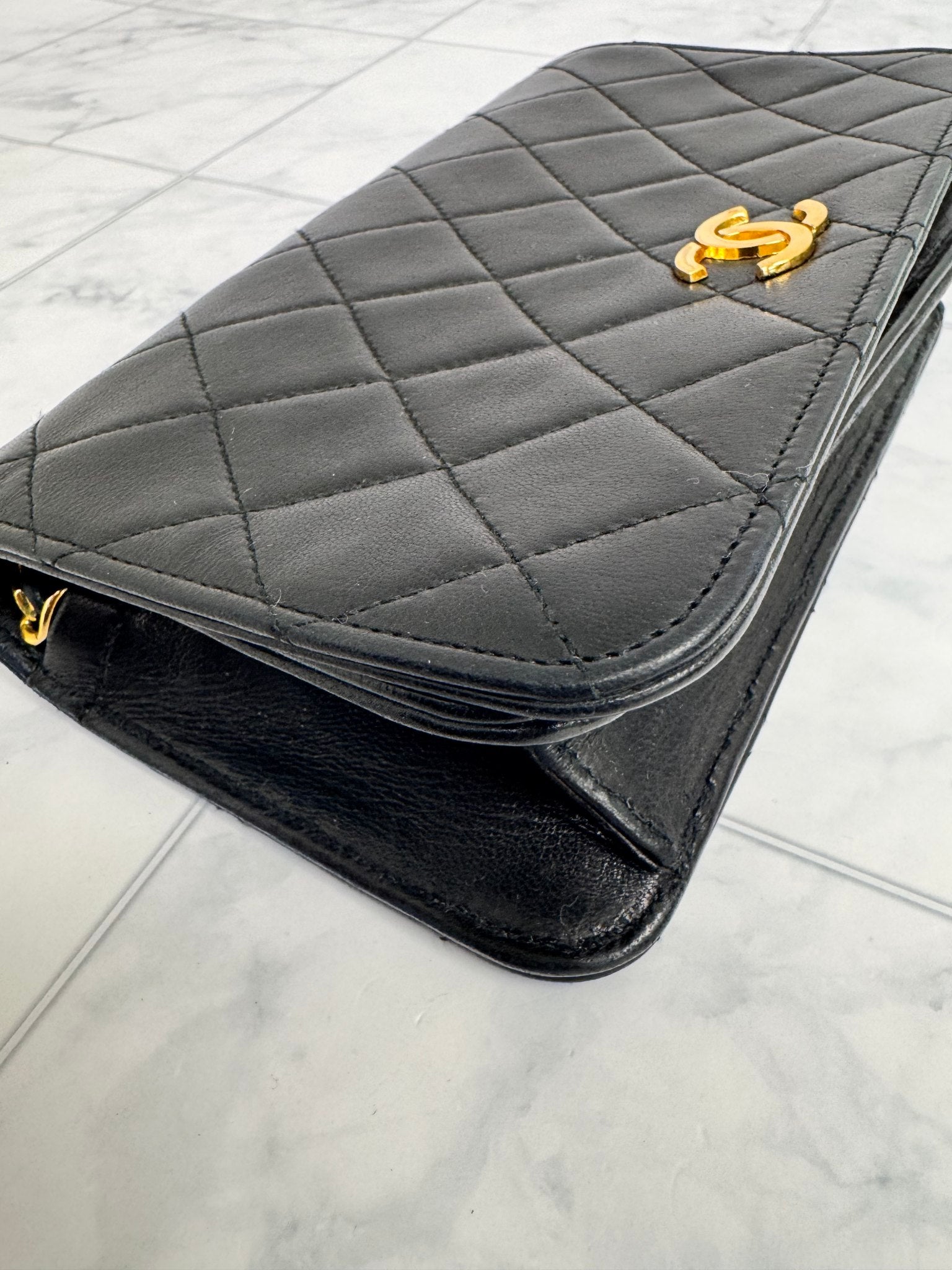 Chanel Black Diamond Quilted Leather Wallet On A Chain Bag