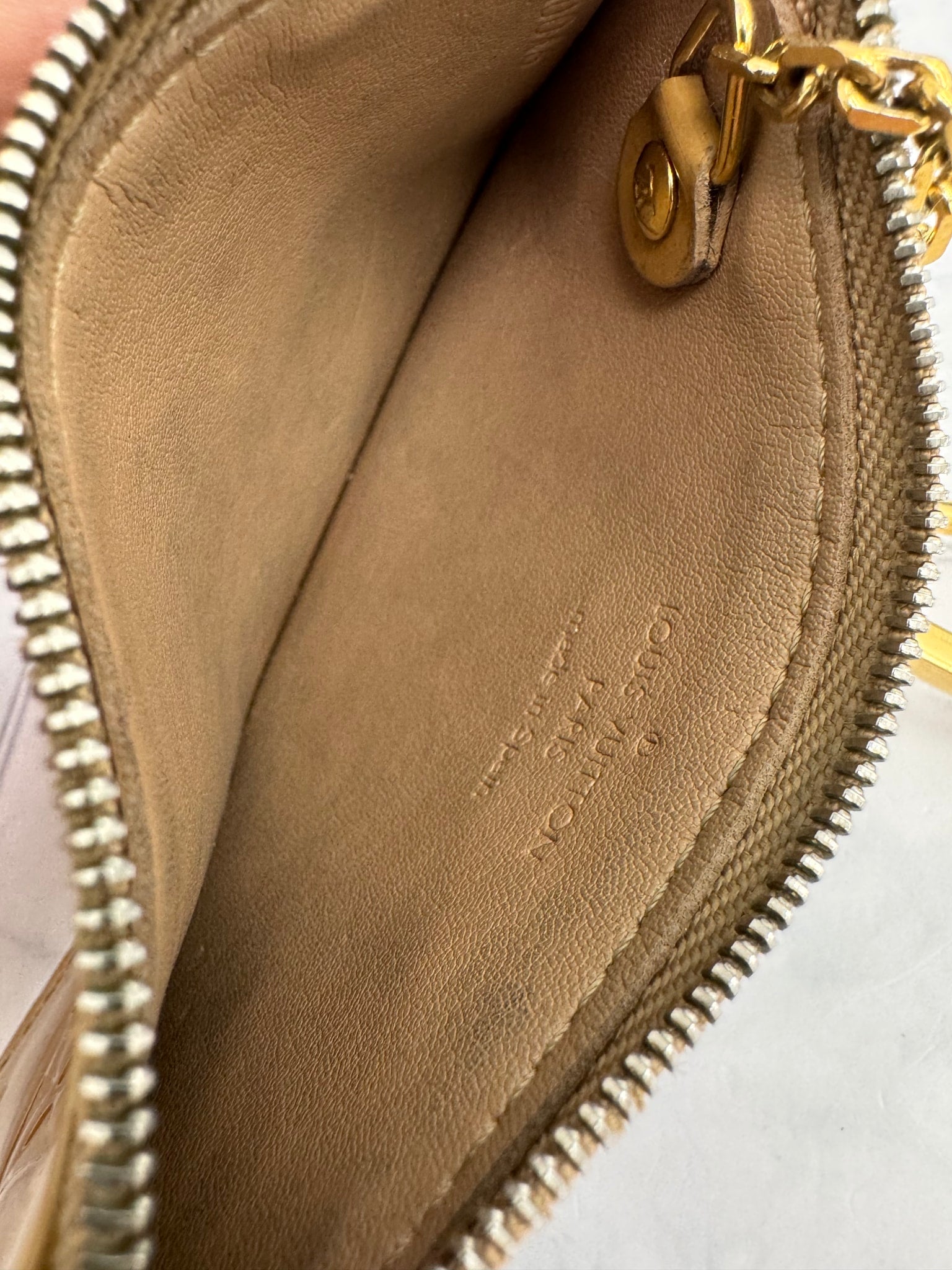Louis Vuitton Beige Vernis Key Cles