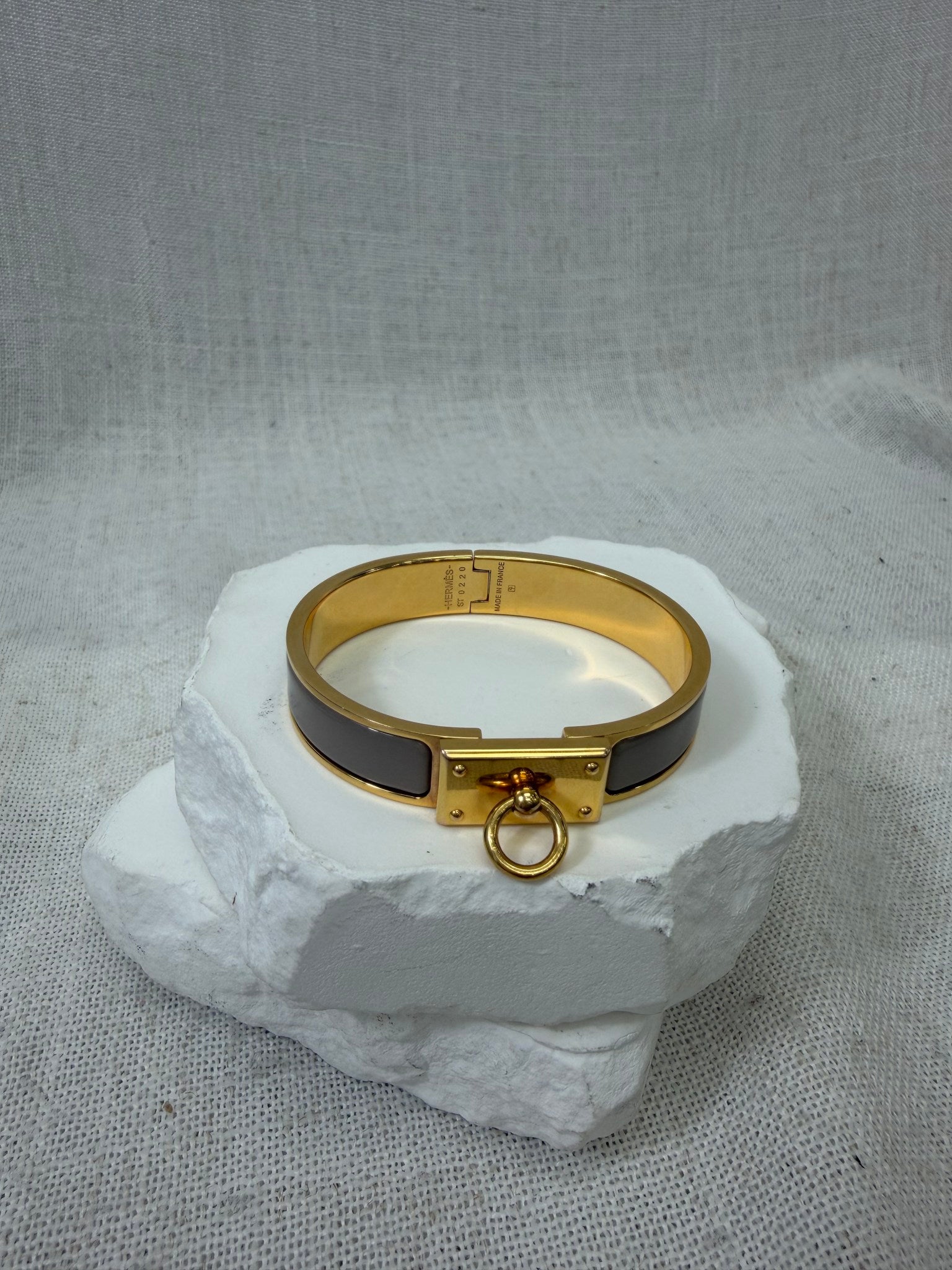 Hermes Taupe Enamel Gold plated Clic Anneau Bracelet 