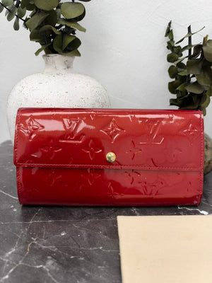 Louis Vuitton Red Vernis Monogram Sarah Wallet