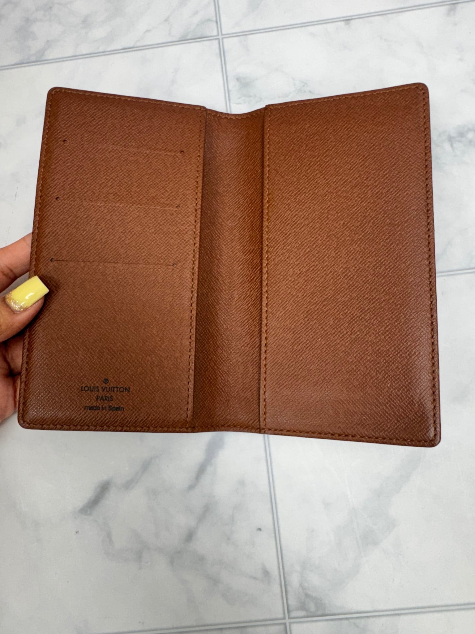 LIKE NEW - Louis Vuitton Monogram Long Wallet