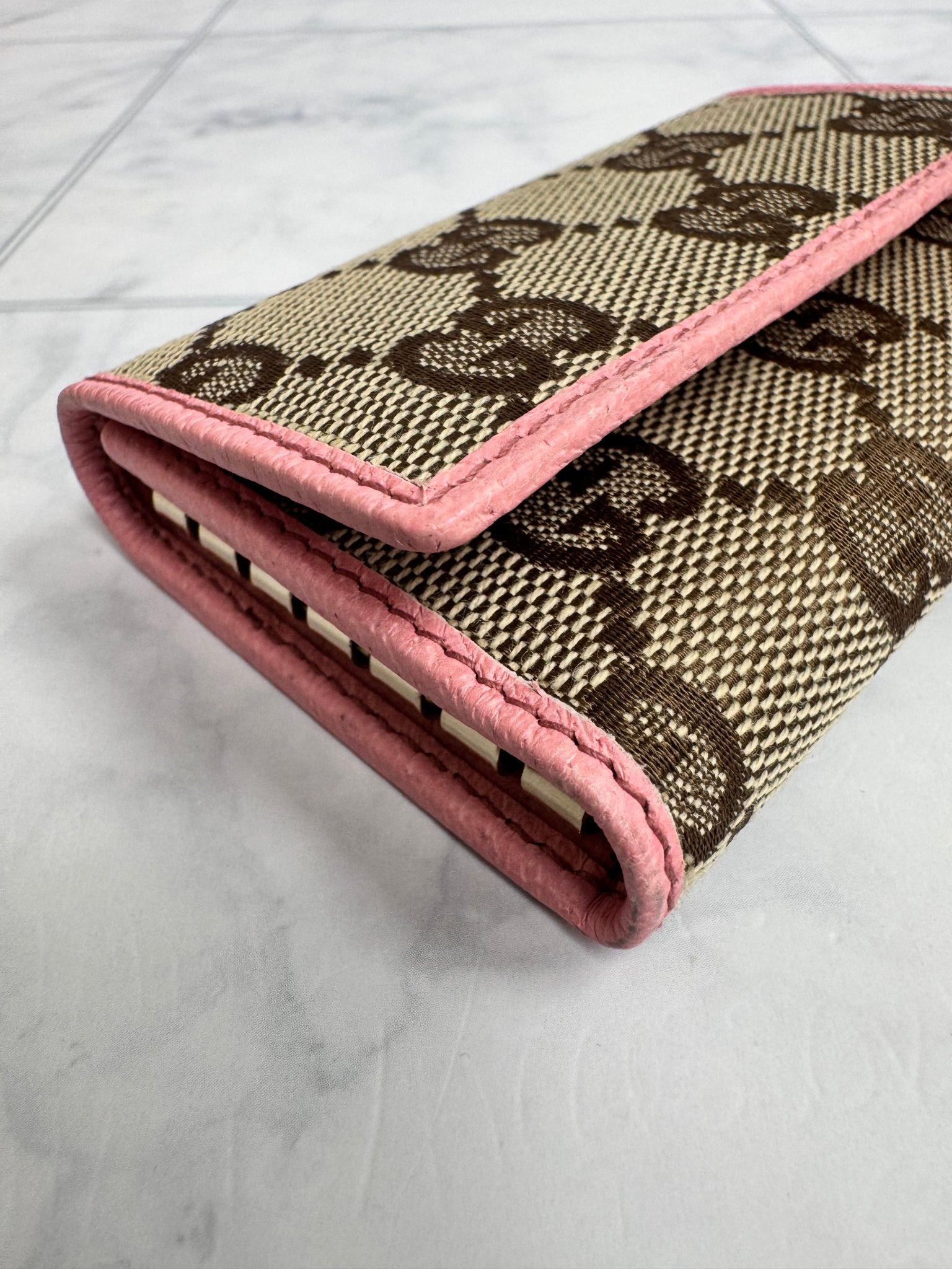Gucci GG Canvas And Pink Leather Trim 6 Ring Key Case