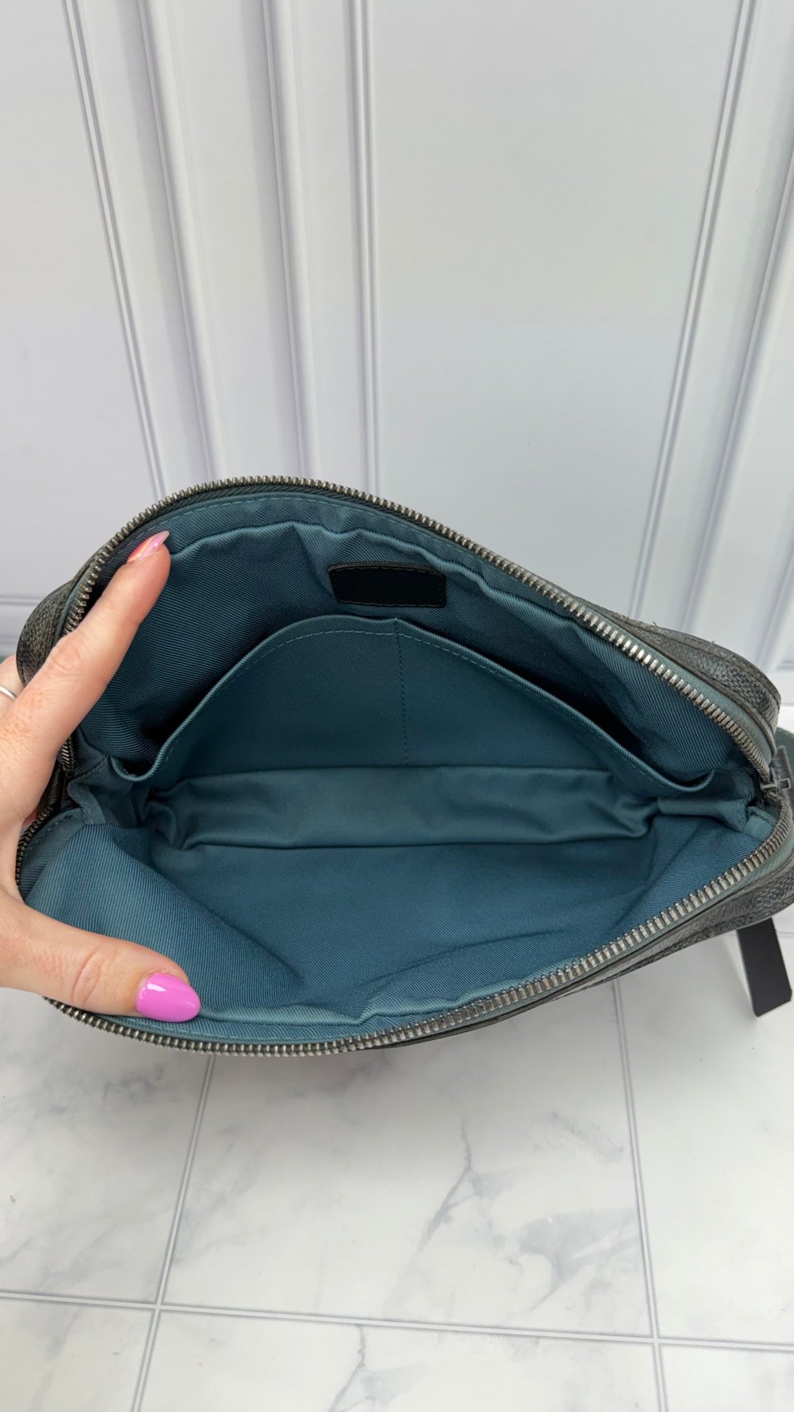 Louis Vuitton Damier Graphite Alpha Messenger Bag