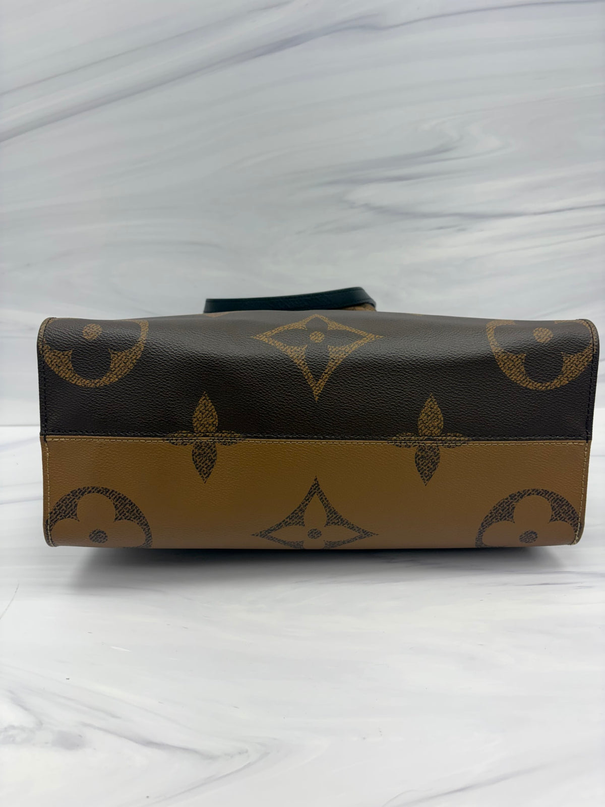 Louis Vuitton Monogram Reverse On the Go MM Tote Bag