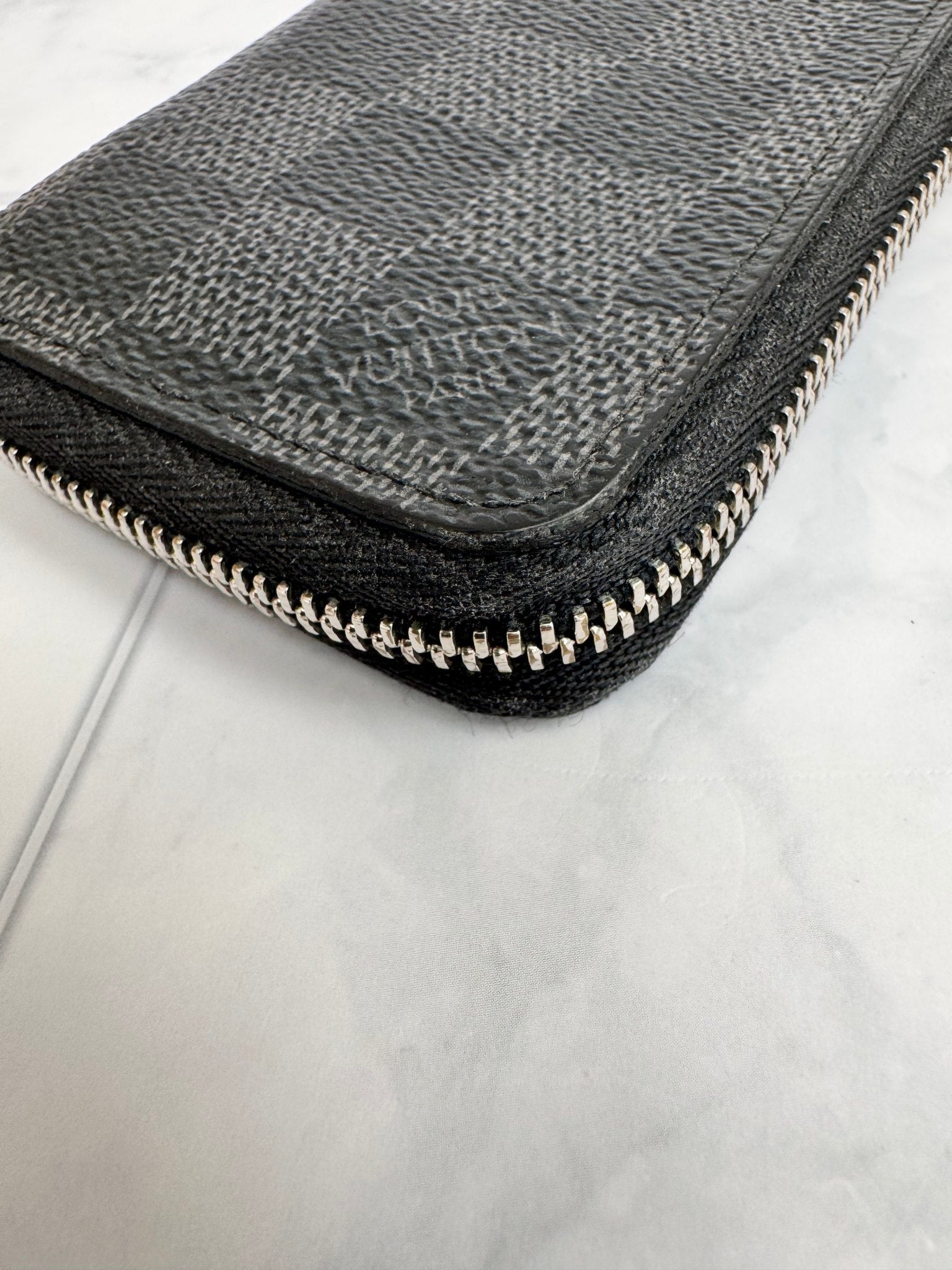 Louis Vuitton Damier Graphite Zippy Coin Wallet
