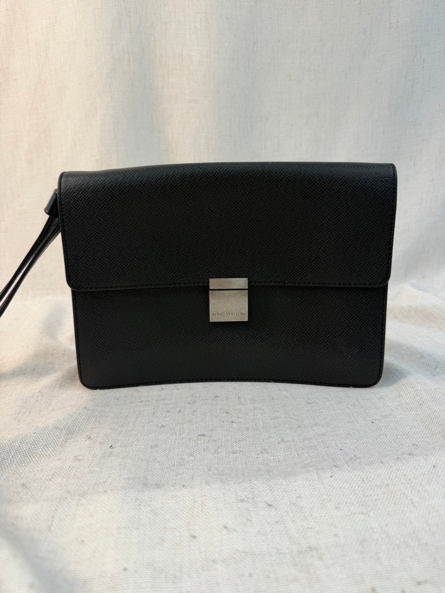 Louis Vuitton Black Leather Taiga Selenga Clutch 