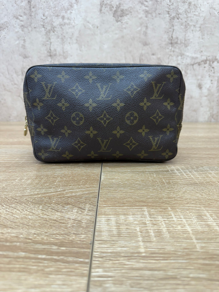 Louis Vuitton Monogram Trousse Toilette 28