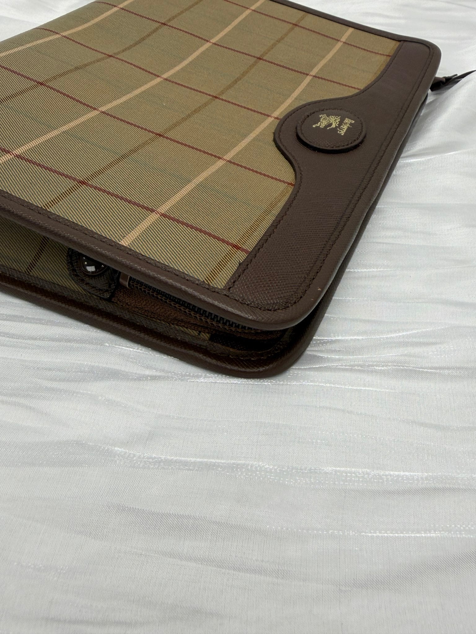 https://res.cloudinary.com/dyql5hig8/image/upload/v1760124095/gjmiyi1w8ggrdlzn2zw2.jpg