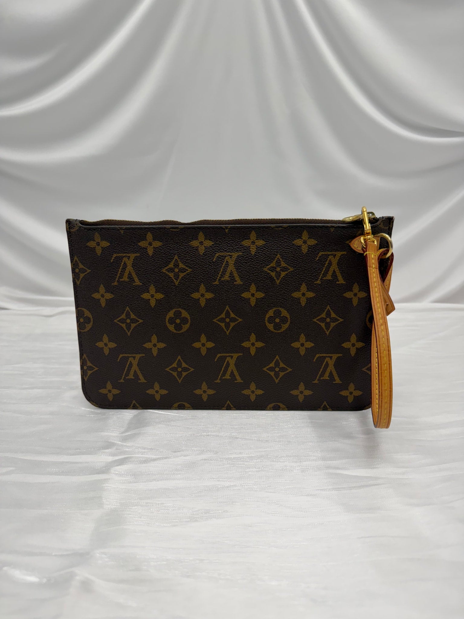 Louis Vuitton Monogram Neverfull Pouch