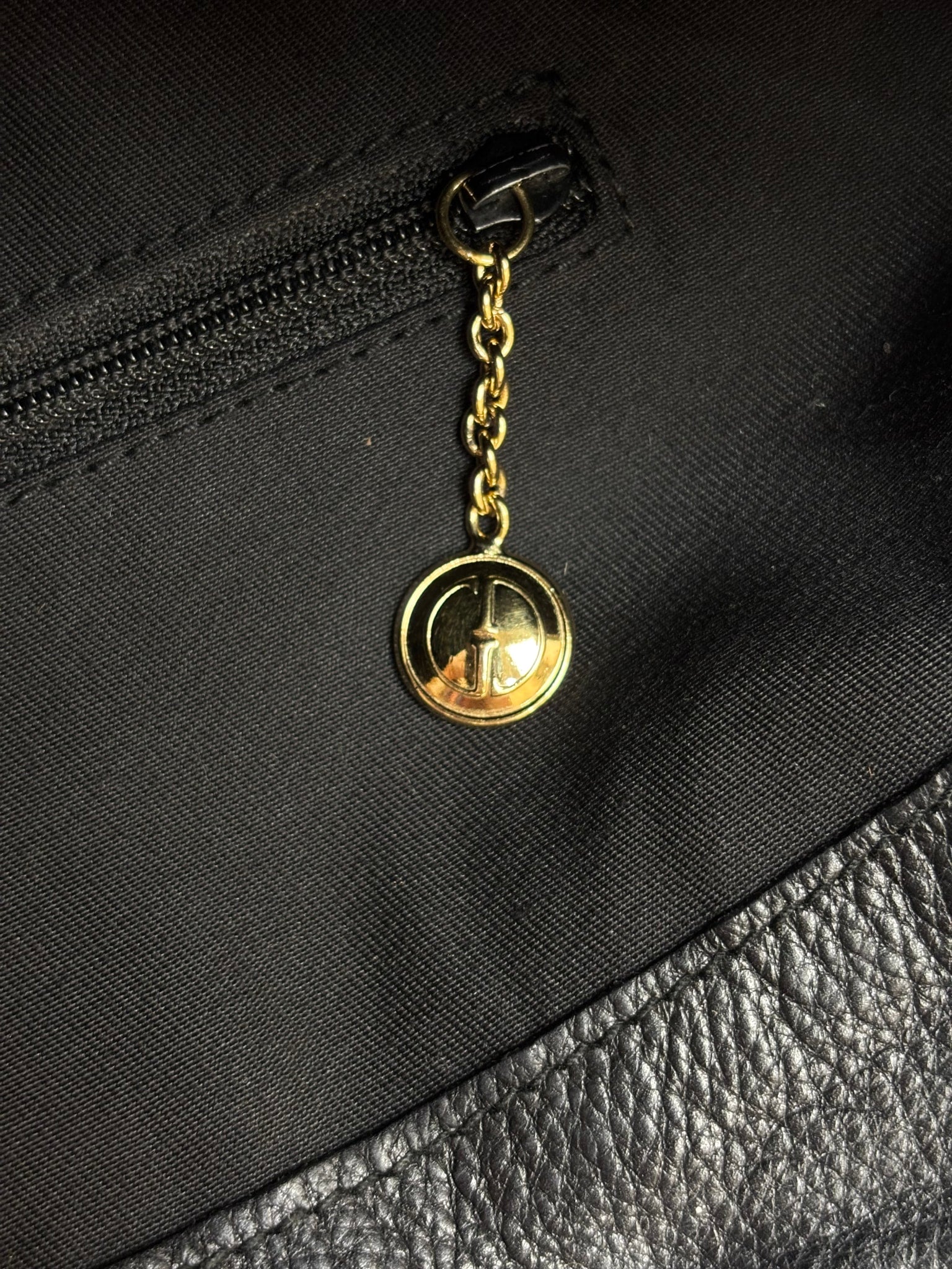 https://res.cloudinary.com/dyql5hig8/image/upload/v1759163307/gnjvyxyzmvxhdupcirpg.jpg