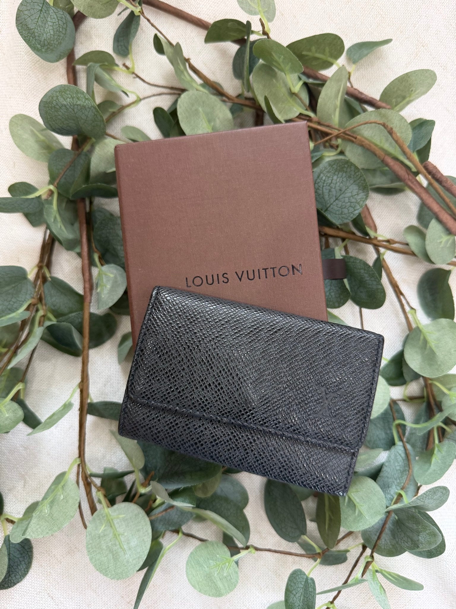 Louis Vuitton Black Taiga Leather 6 Key Holder Case