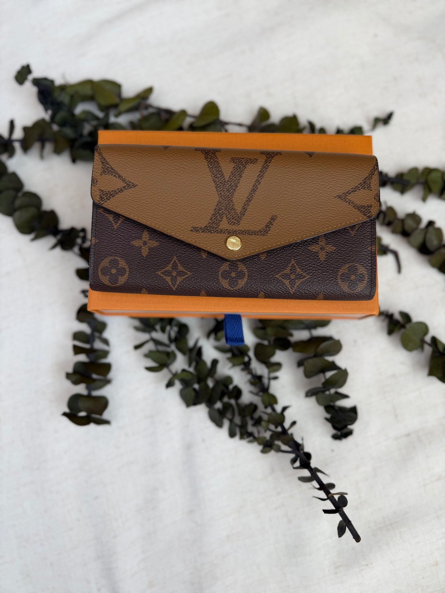 LIKE NEW- Louis Vuitton Reverse Monogram Sarah Wallet 