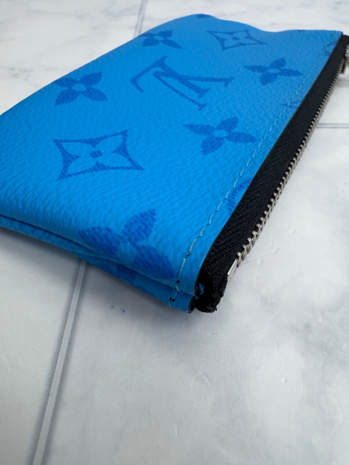 BRAND NEW - Louis Vuitton Blue Lagoon Monogram Taigarama Key Pouch