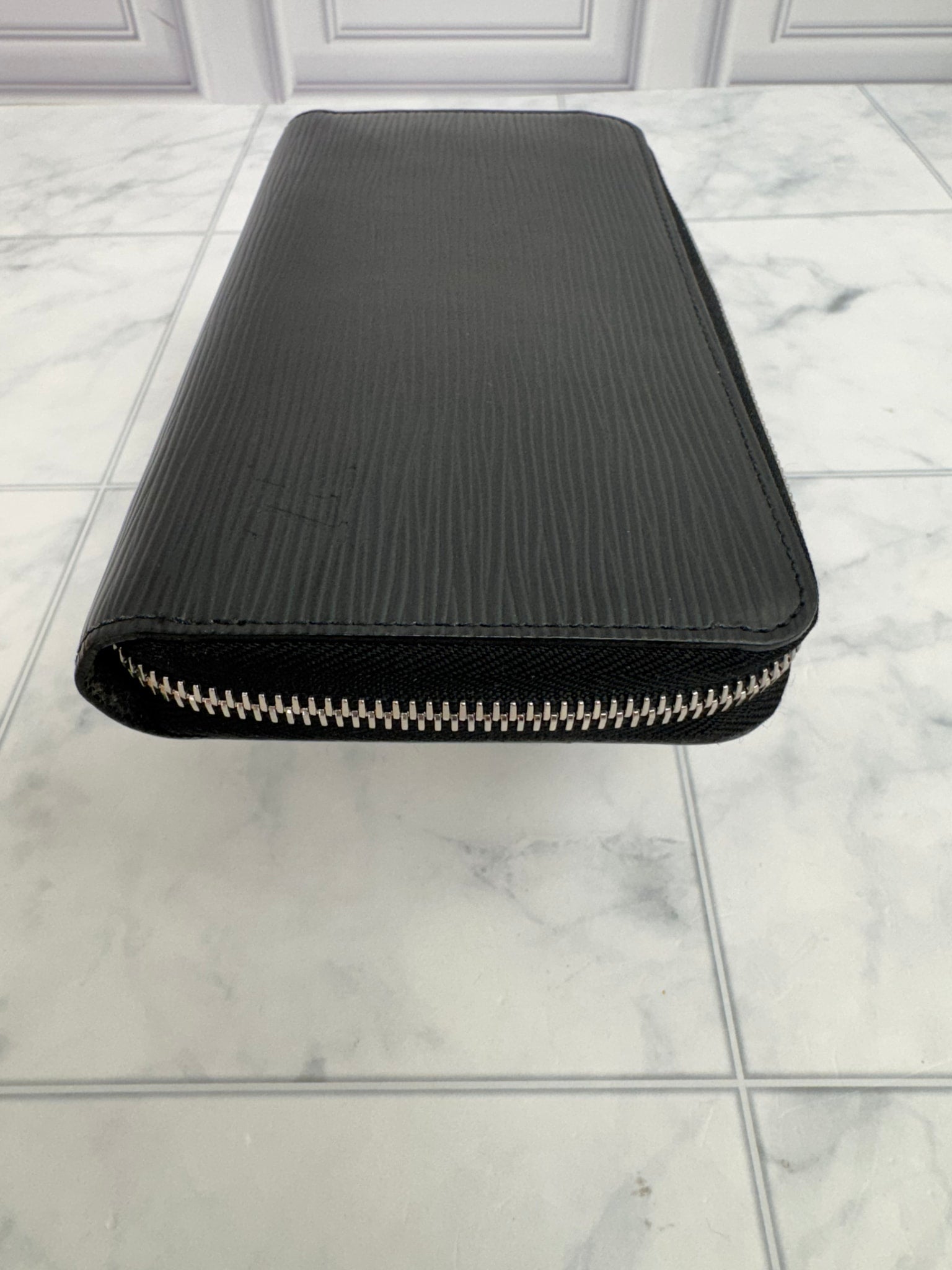 Louis Vuitton Black Epi Leather Zippy Wallet