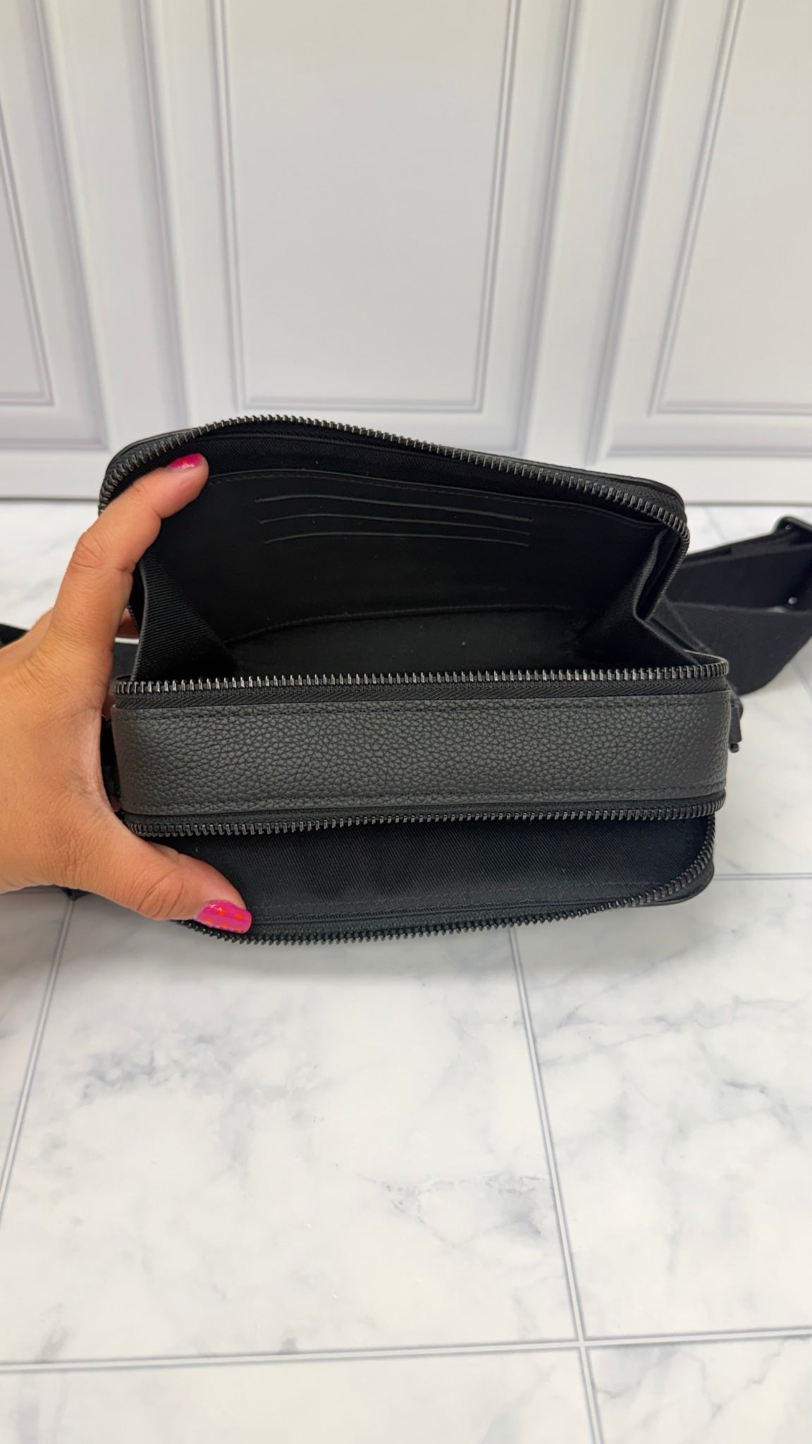 Louis Vuitton Black Grained Leather Aerogram Alpha Wearable Wallet Shoulder Bag 