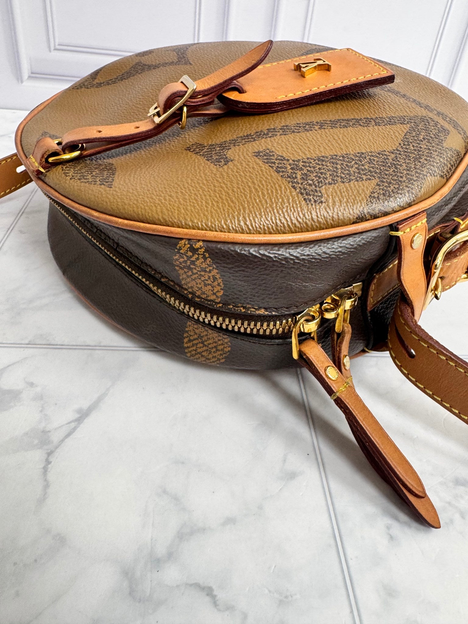 Louis Vuitton Brown Monogram Giant Reverse Boite Chapeau Souple Crossbody Bag MM