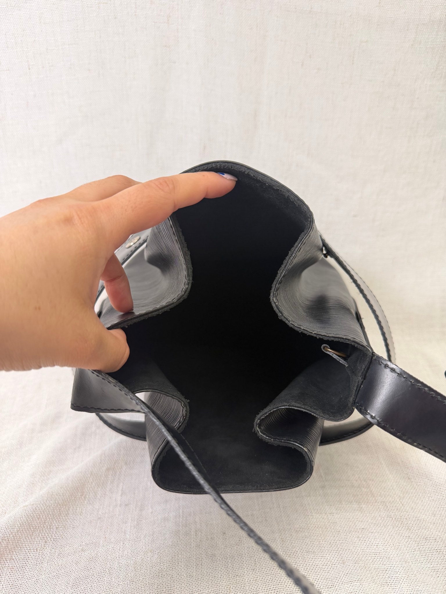 Louis Vuitton Black Epi Leather Sac D'Epaile PM Shoulder Bag 