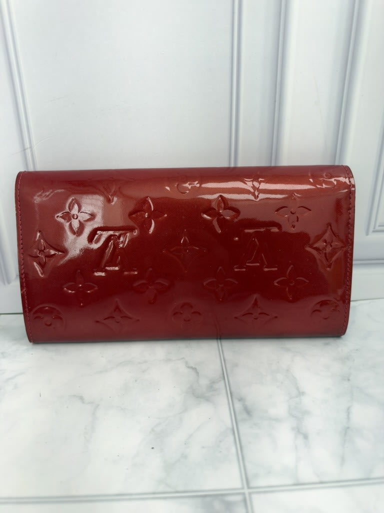 Louis Vuitton Red Vernis Monogram Sarah Wallet