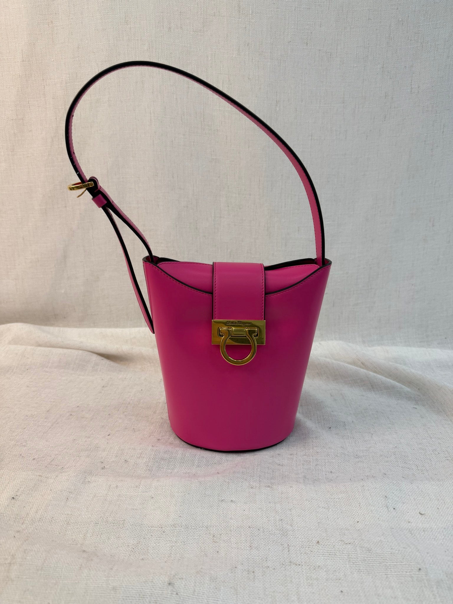 Salvatore Ferragamo Pink Leather Trifolio Small Bucket Bag
