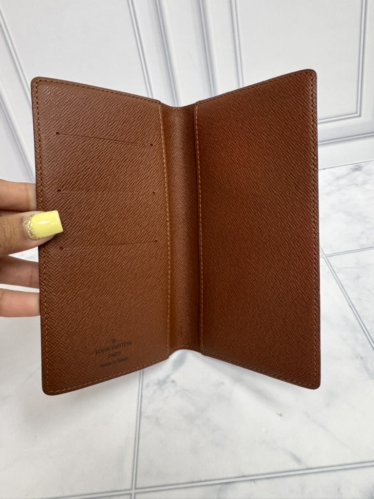 LIKE NEW - Louis Vuitton Monogram Long Wallet