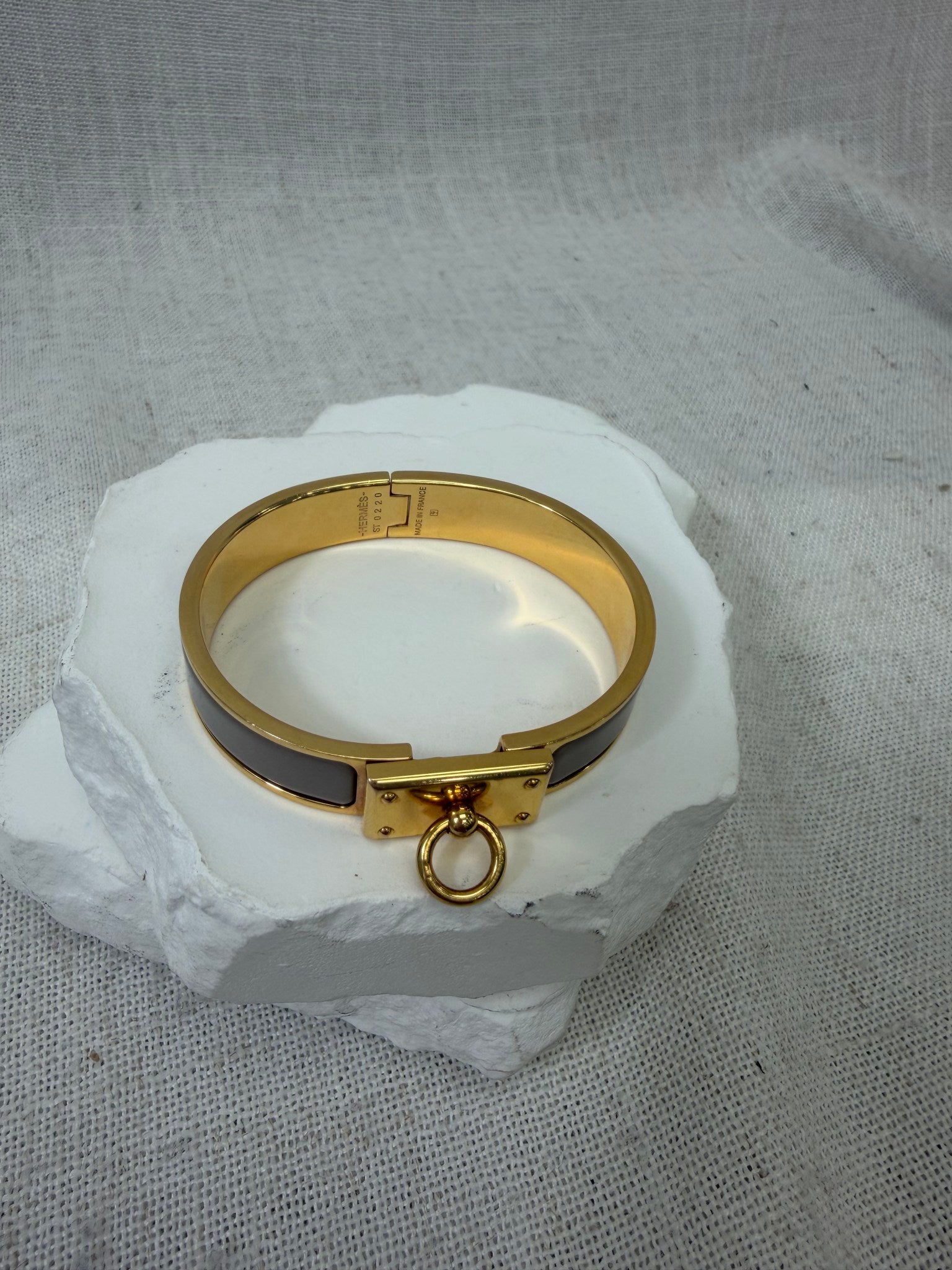 Hermes Taupe Enamel Gold plated Clic Anneau Bracelet 