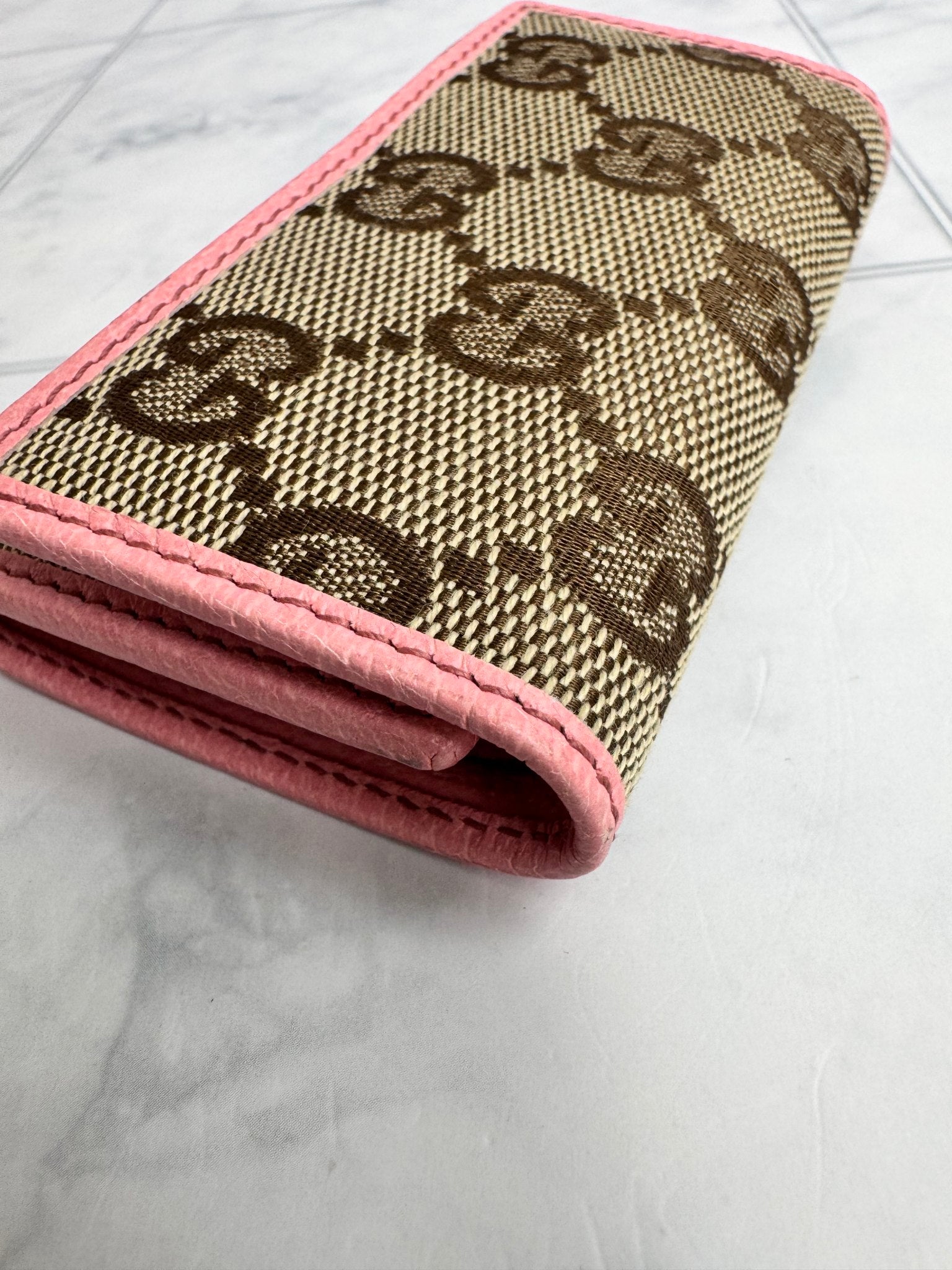 Gucci GG Canvas And Pink Leather Trim 6 Ring Key Case
