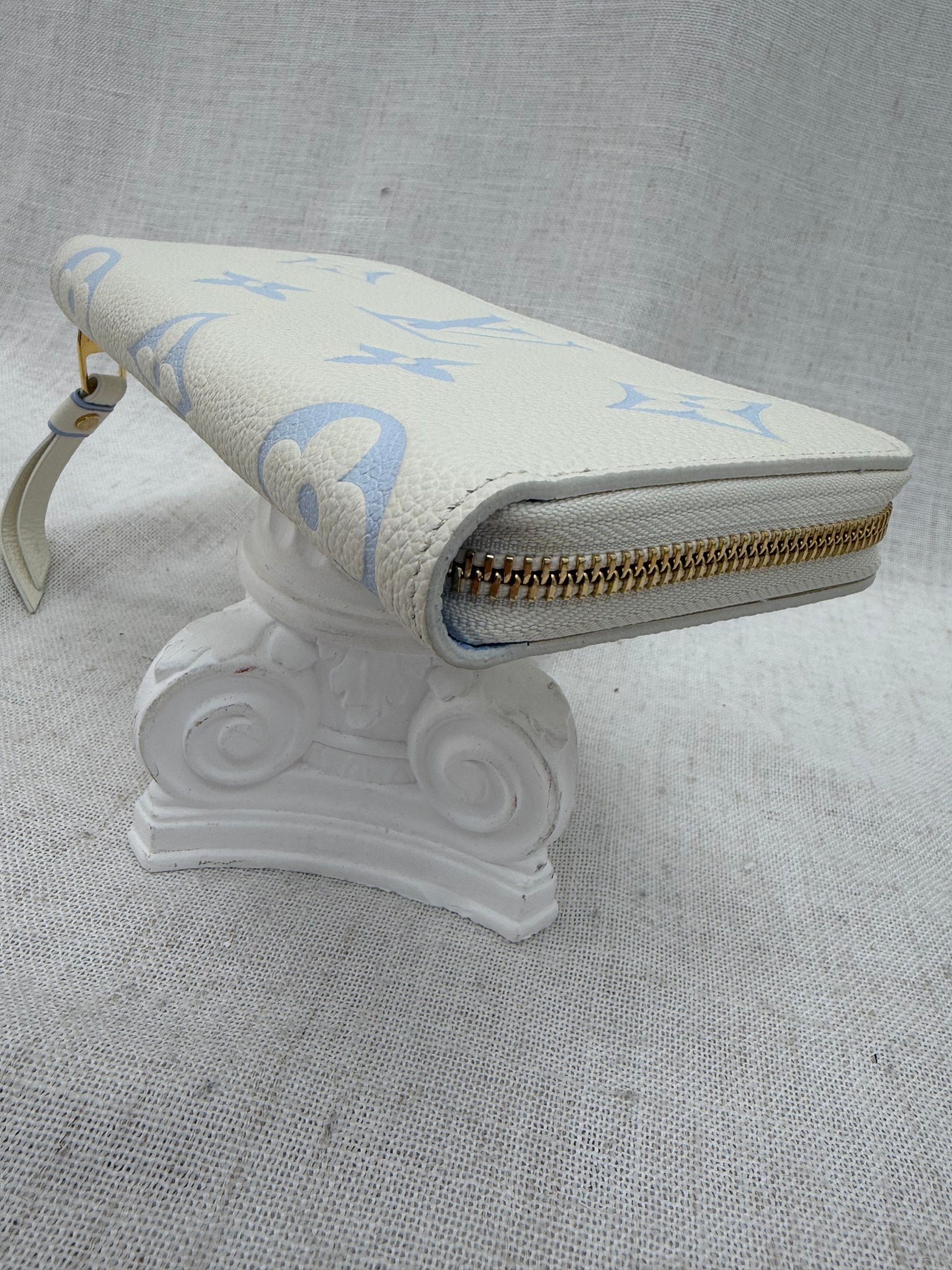 LIKE NEW- Louis Vuitton White & Blue Empreinte By The Pool Zippy Wallet