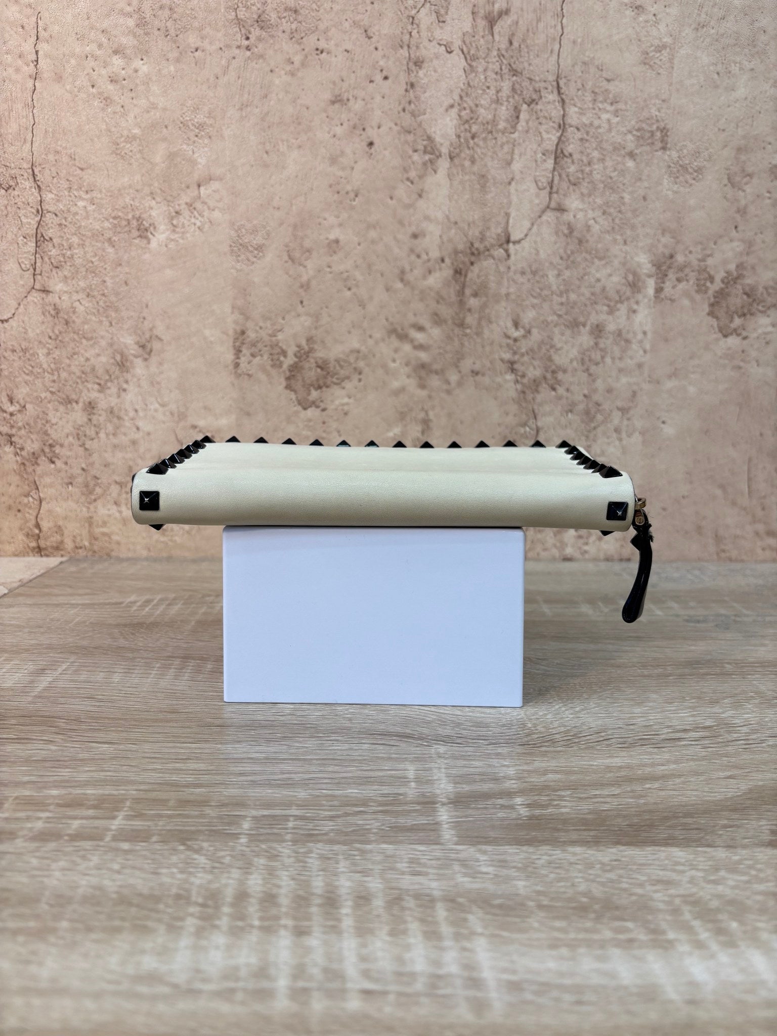https://res.cloudinary.com/dyql5hig8/image/upload/v1758648217/hpeqhzx2sd52uwfeupz9.jpg