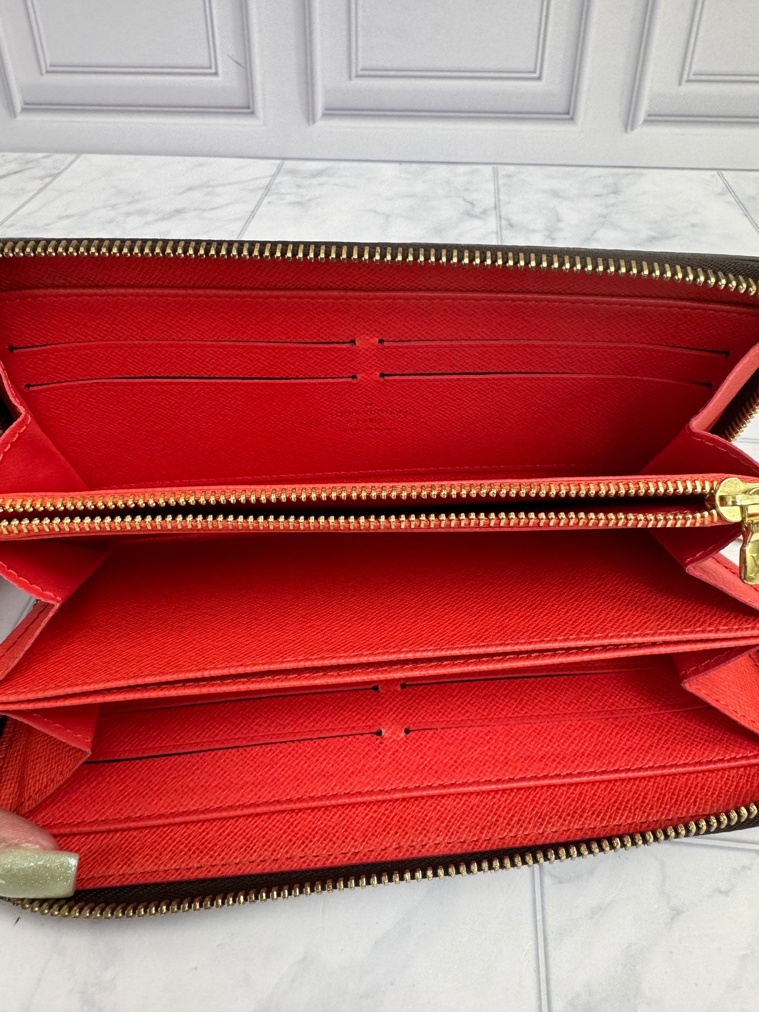 Louis Vuitton Damier Ebene Evasion Illustre Zippy Wallet