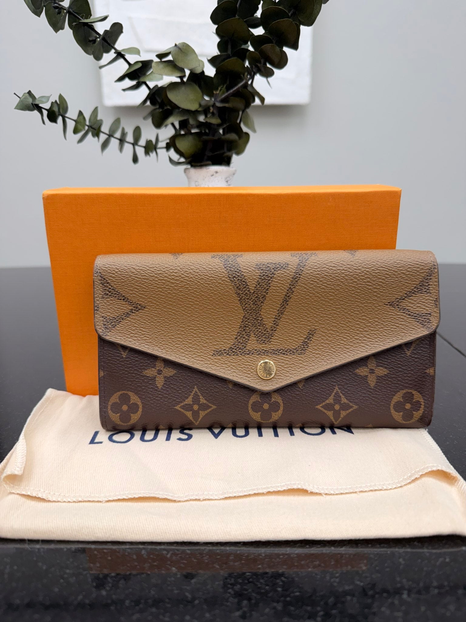 Louis Vuitton Reverse Monogram Sarah Wallet 