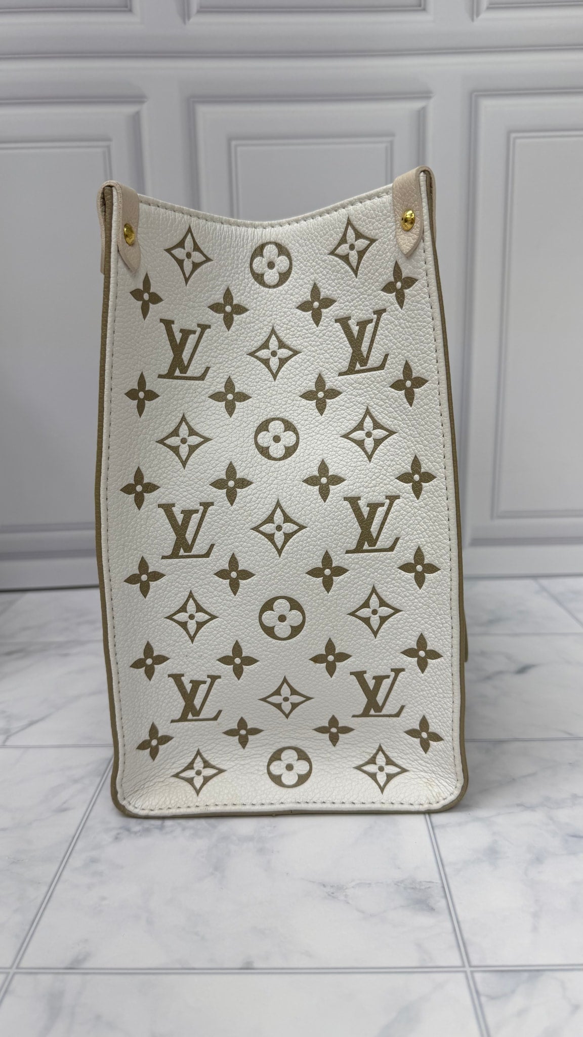 Louis Vuitton Green And Cream Monogram Empreinte Leather On The Go Handbag 