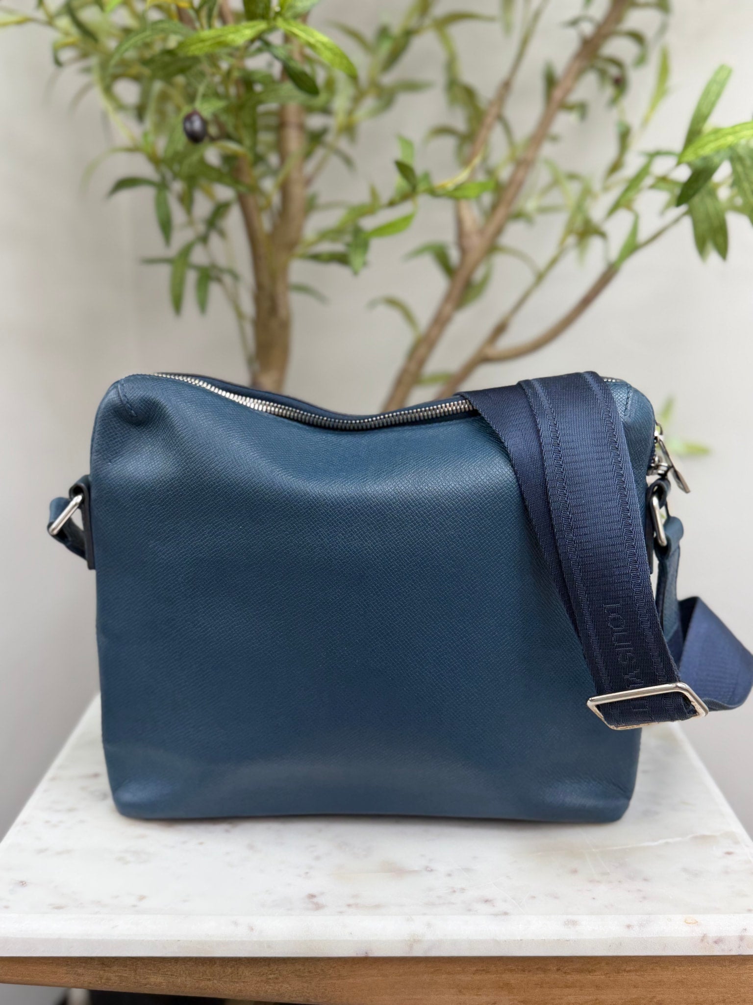 Louis Vuitton Blue Taiga Leather Grigori Messenger Bag