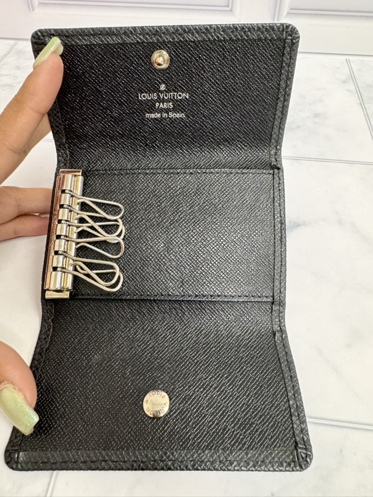 Louis Vuitton Black Taiga 6 Key Case 