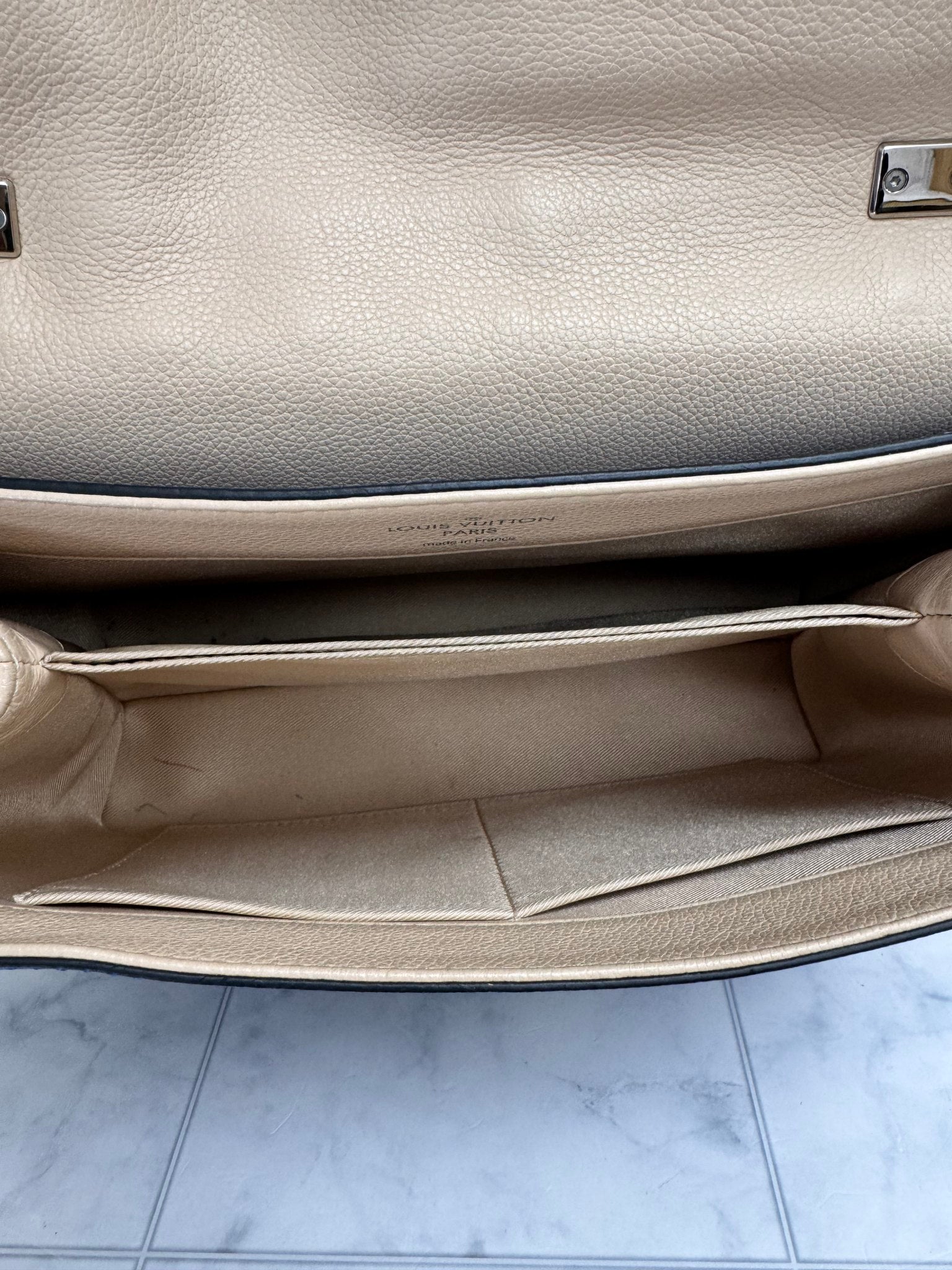 Louis Vuitton Beige And Blue Grained Leather Lockme II 2Way Bag