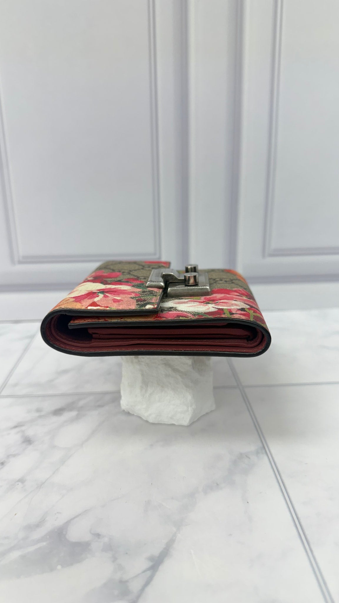 Gucci GG Supreme Blooms Padlock Compact Wallet 