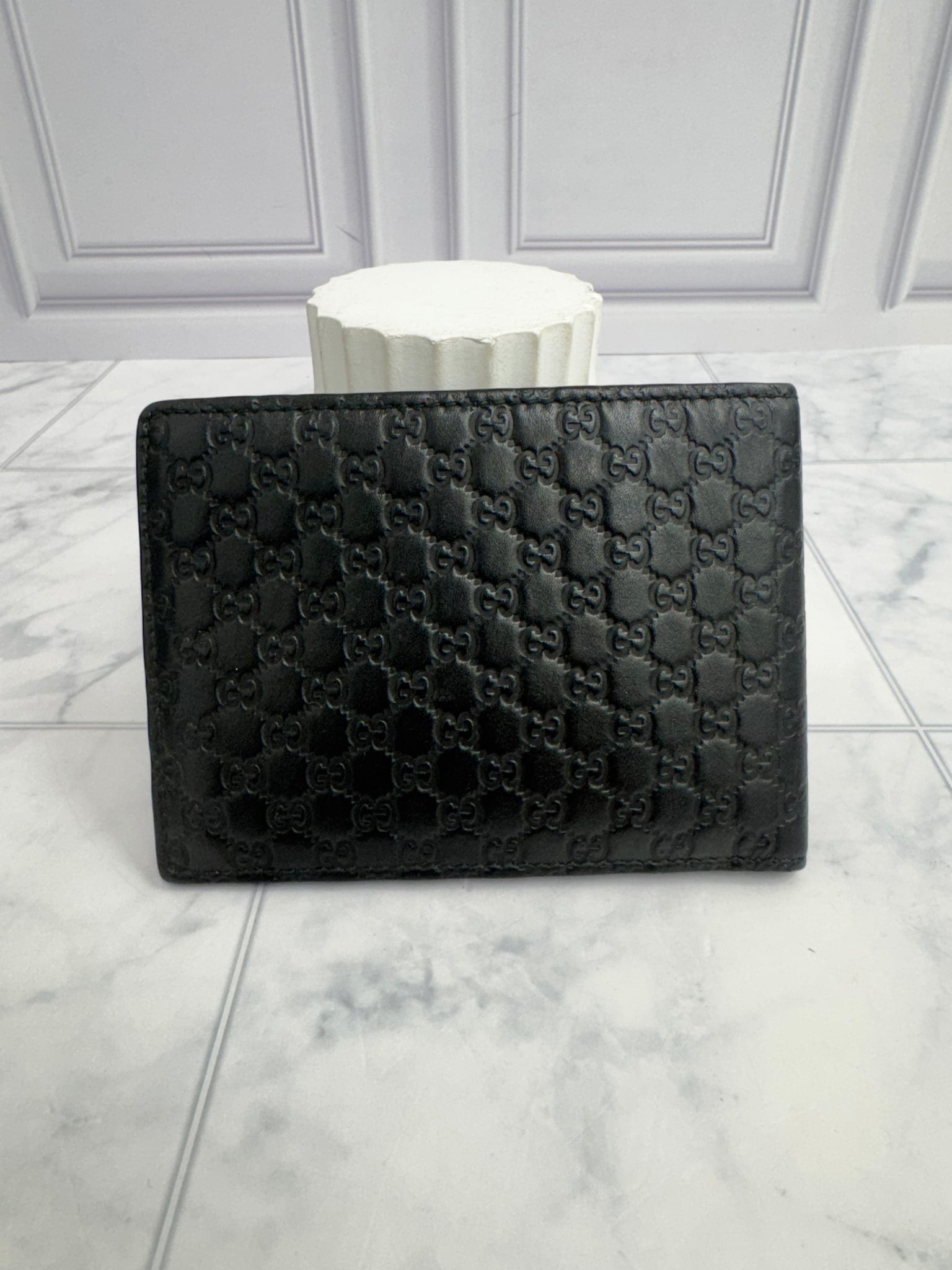 LIKE NEW - Gucci Black Microguccissima Embossed Bi Fold Wallet 