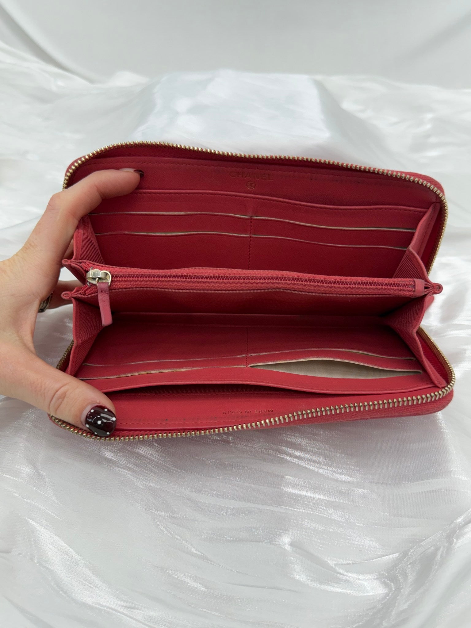 Chanel Pink Chevron Leather Zippy Wallet 