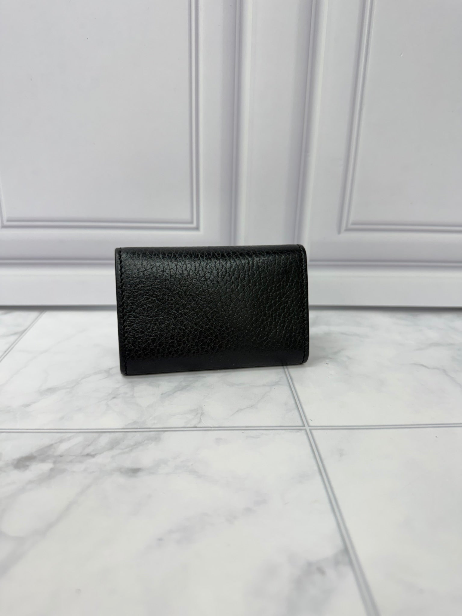Gucci Black Grained Leather GG Marmont 6 Key Holder 