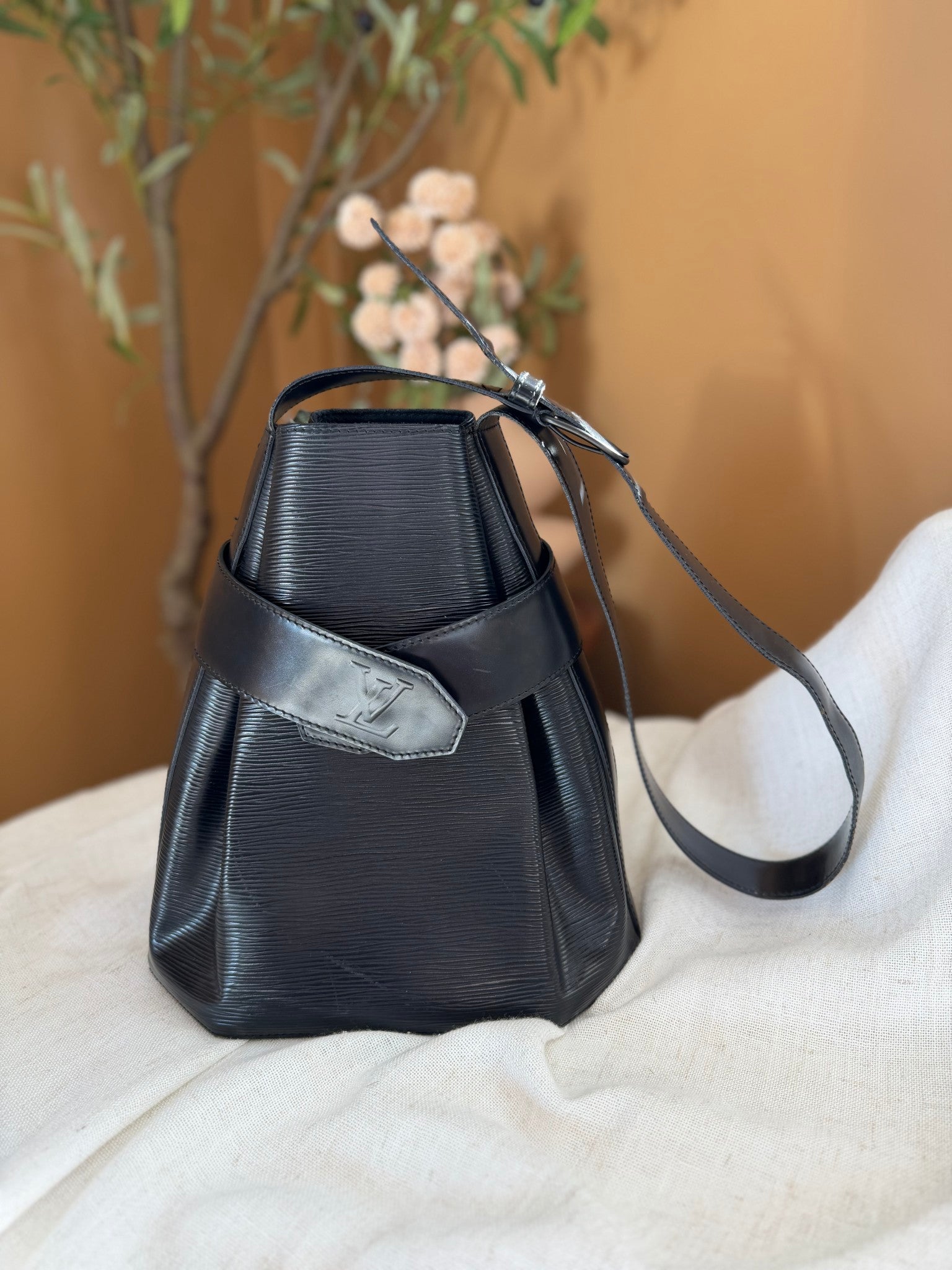 Louis Vuitton Black Epi Leather Sac D'Epaile PM Shoulder Bag 