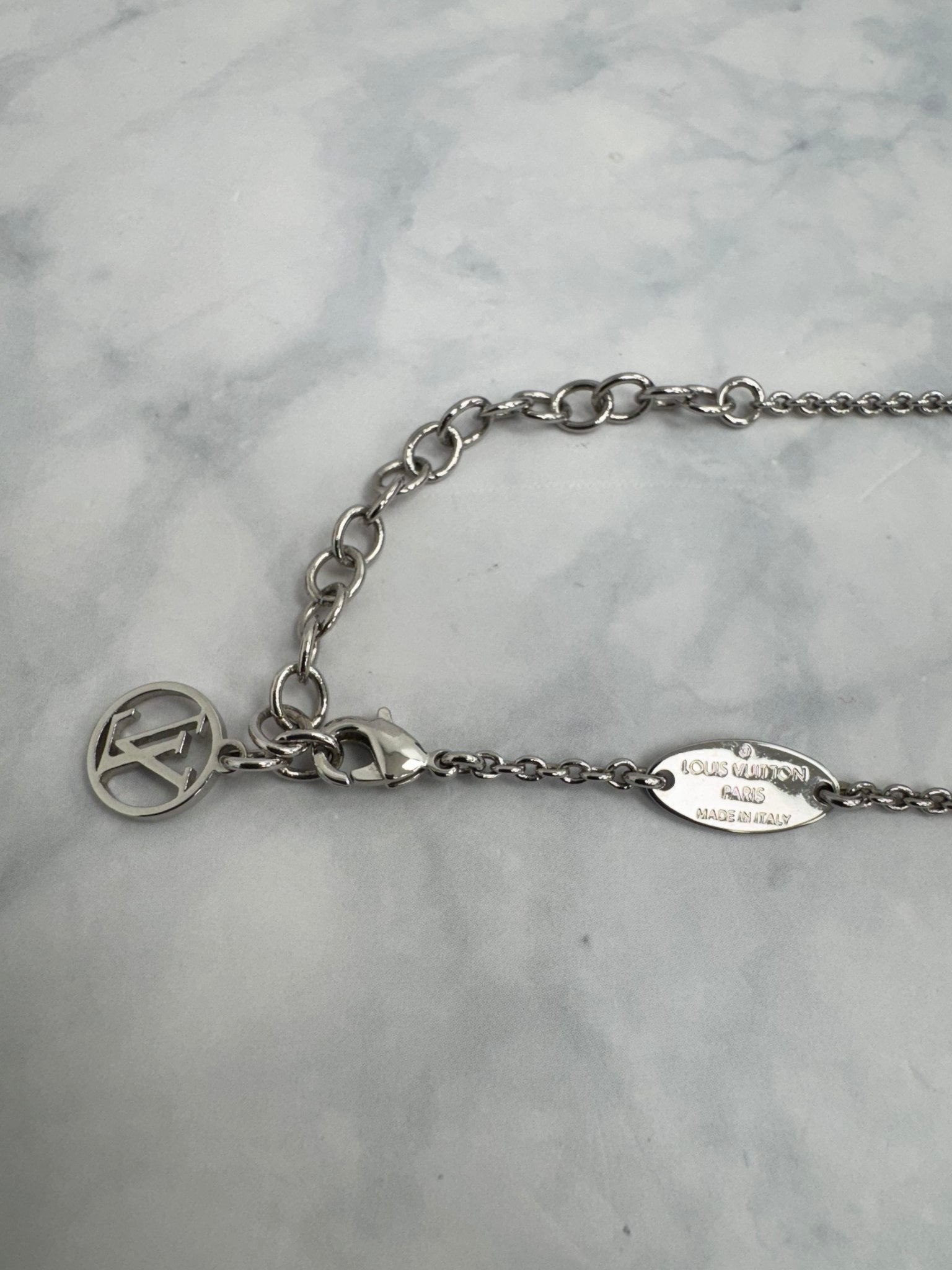 Louis Vuitton Silver Tone Essential V Necklace
