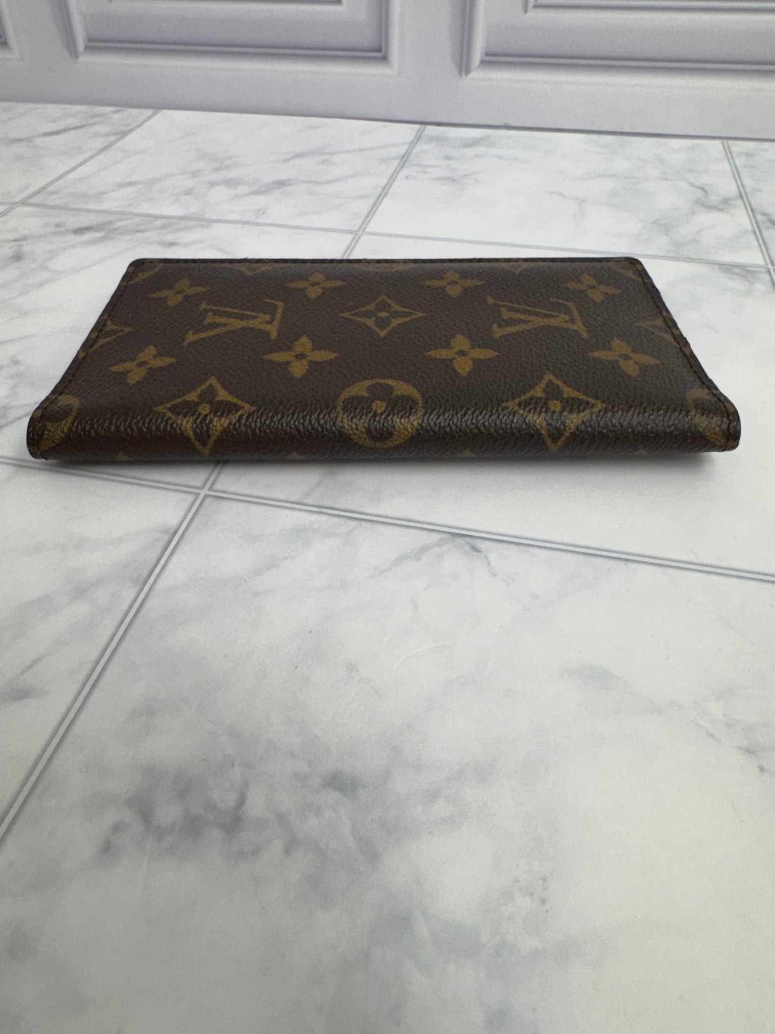 LIKE NEW - Louis Vuitton Monogram Long Wallet