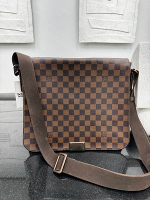 Louis Vuitton Damier Ebene District MM