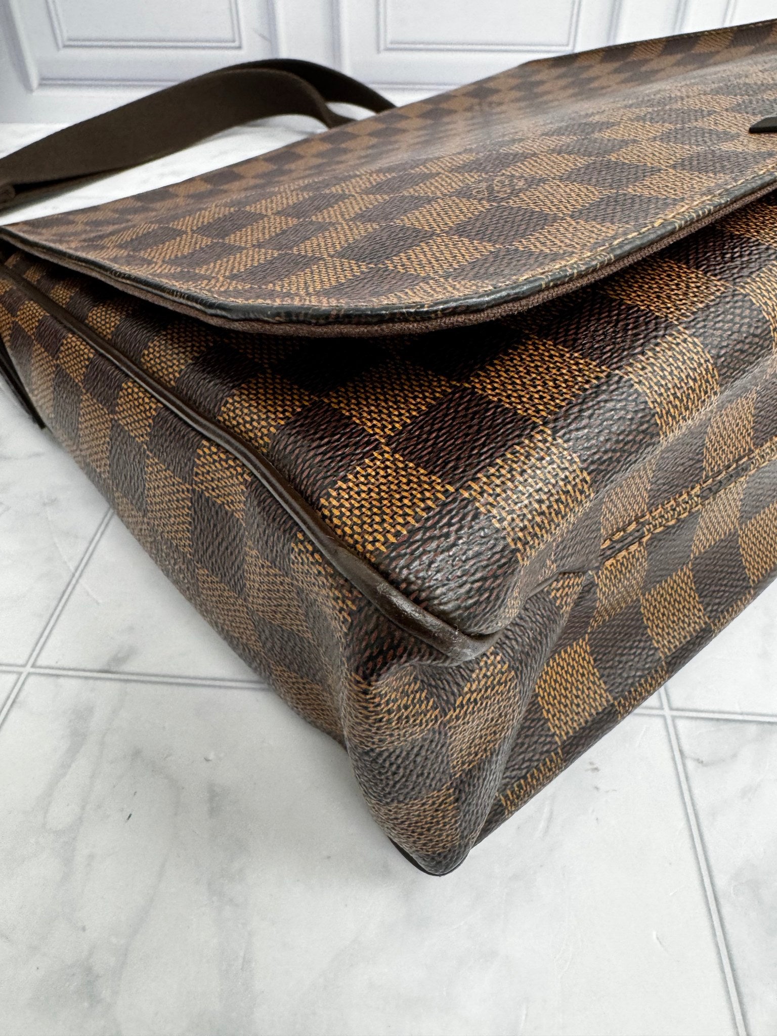 Louis Vuitton Damier Ebene District MM