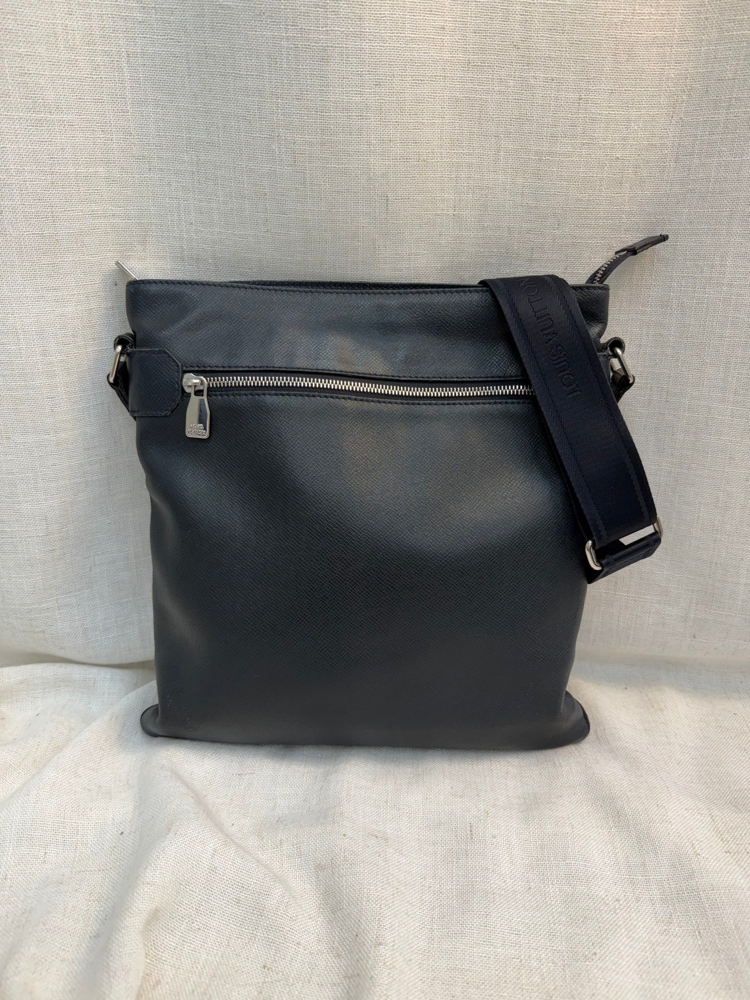 Louis Vuitton Navy Leather Taiga Sasha Messenger Bag