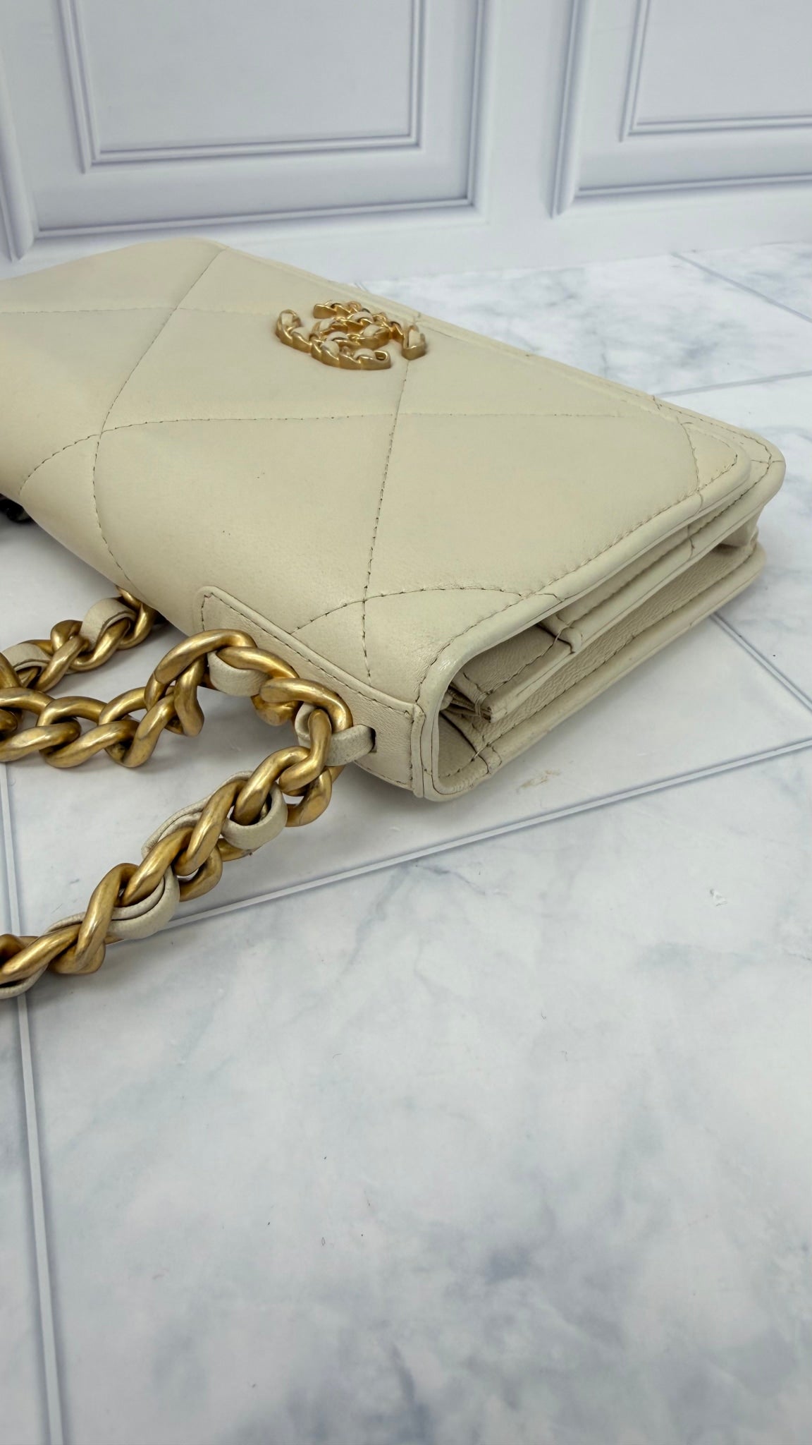 Chanel Ivory Quilted Lambskin Leather Chanel 19 Wallet On A Chain 
