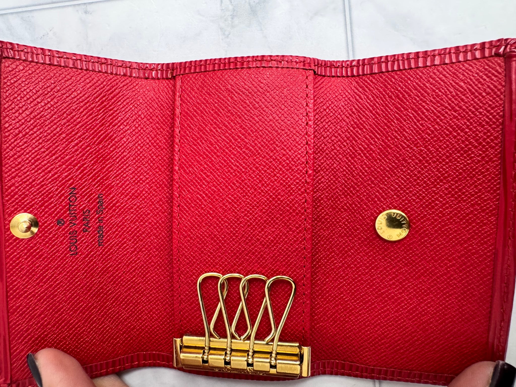 LIKE NEW - Louis Vuitton Red Epi Leather 4 Ring Key Case 