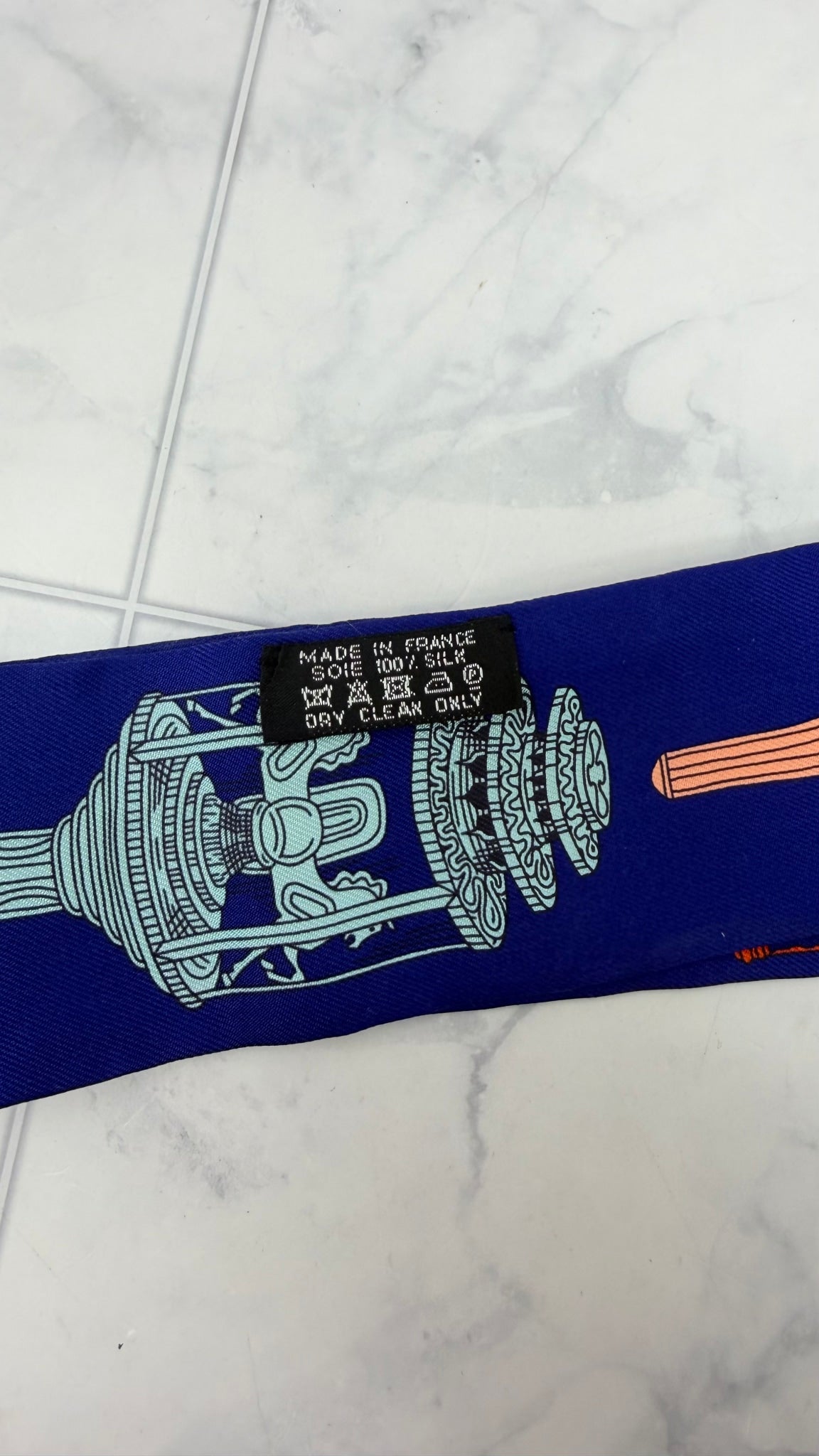 LIKE NEW - Hermes Blue Multicolor Silk Twilly