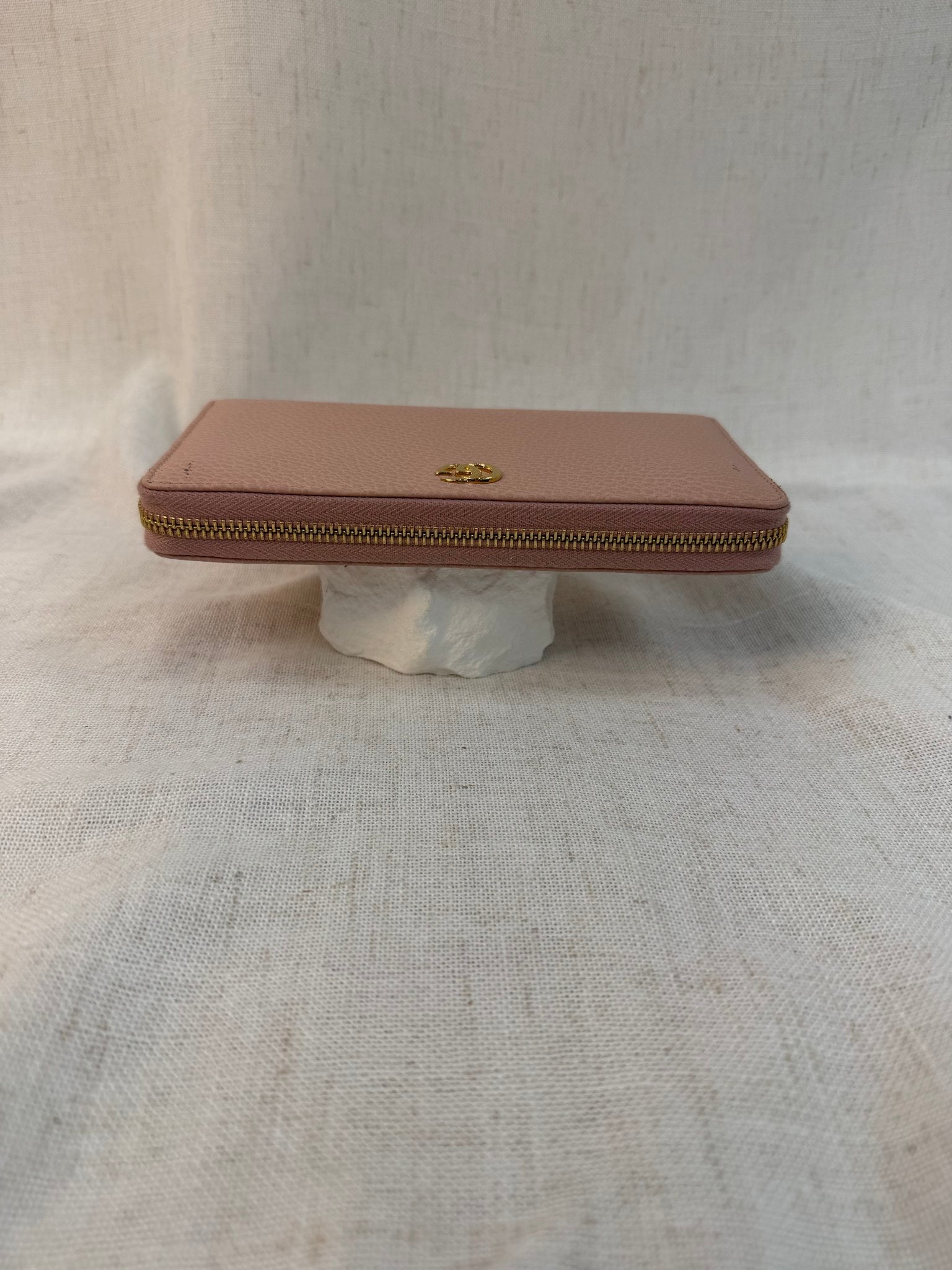 Gucci Light Pink Leather GG Marmont Zippy Wallet