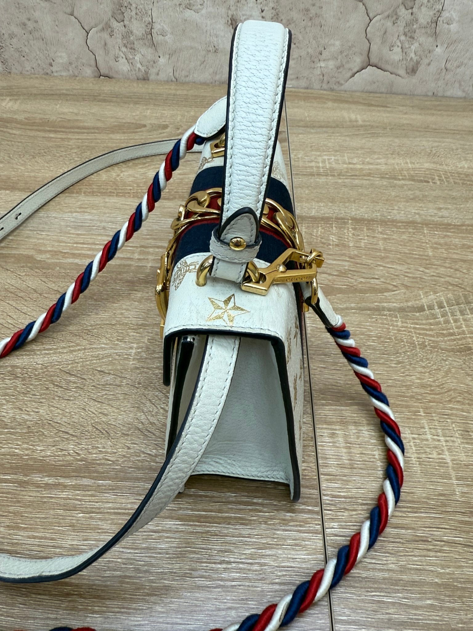 https://res.cloudinary.com/dyql5hig8/image/upload/v1754591030/iuocqtbzov5eadwkjgcp.jpg