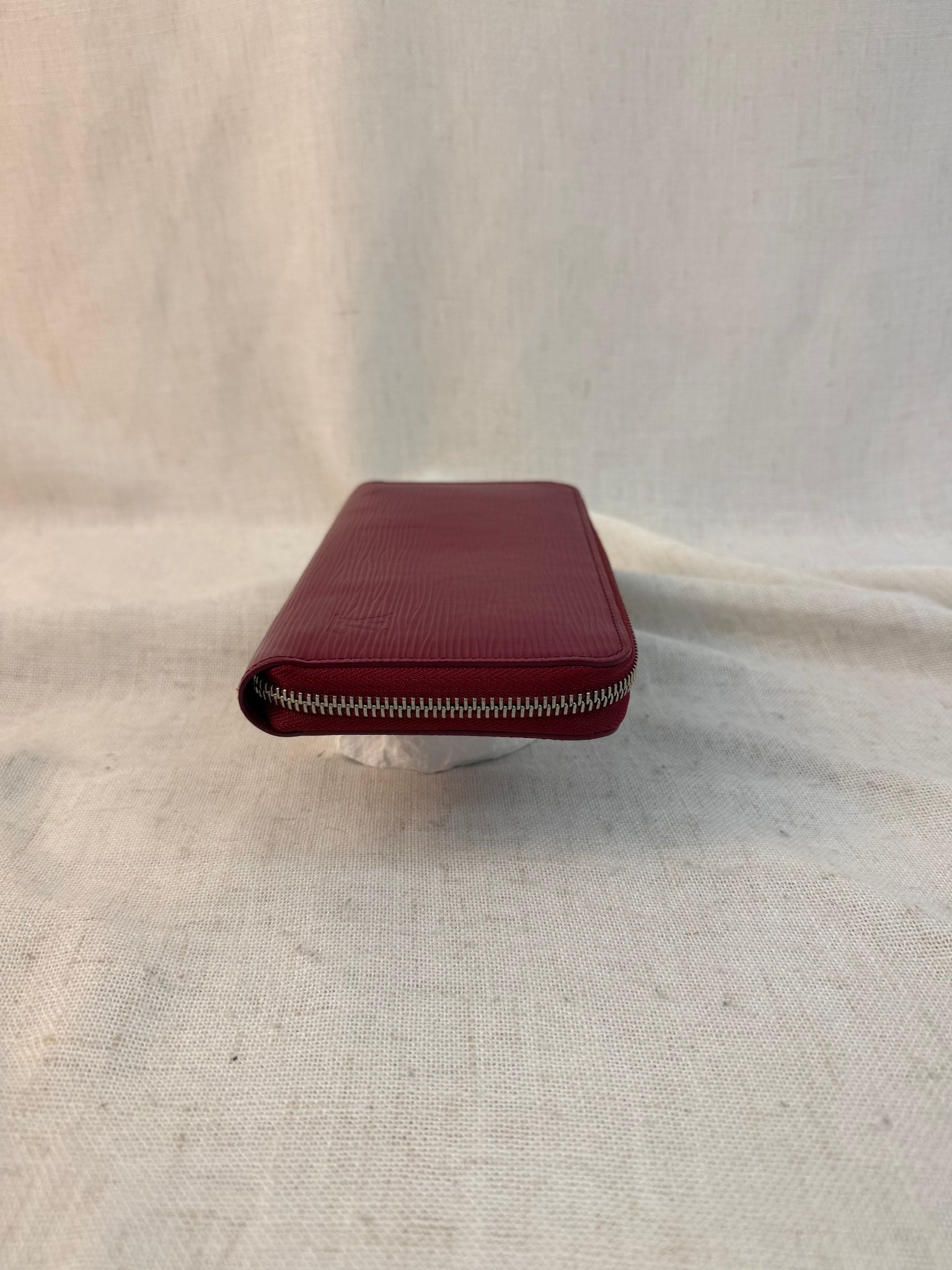 Louis Vuitton Raspberry Epi Leather Zippy Wallet